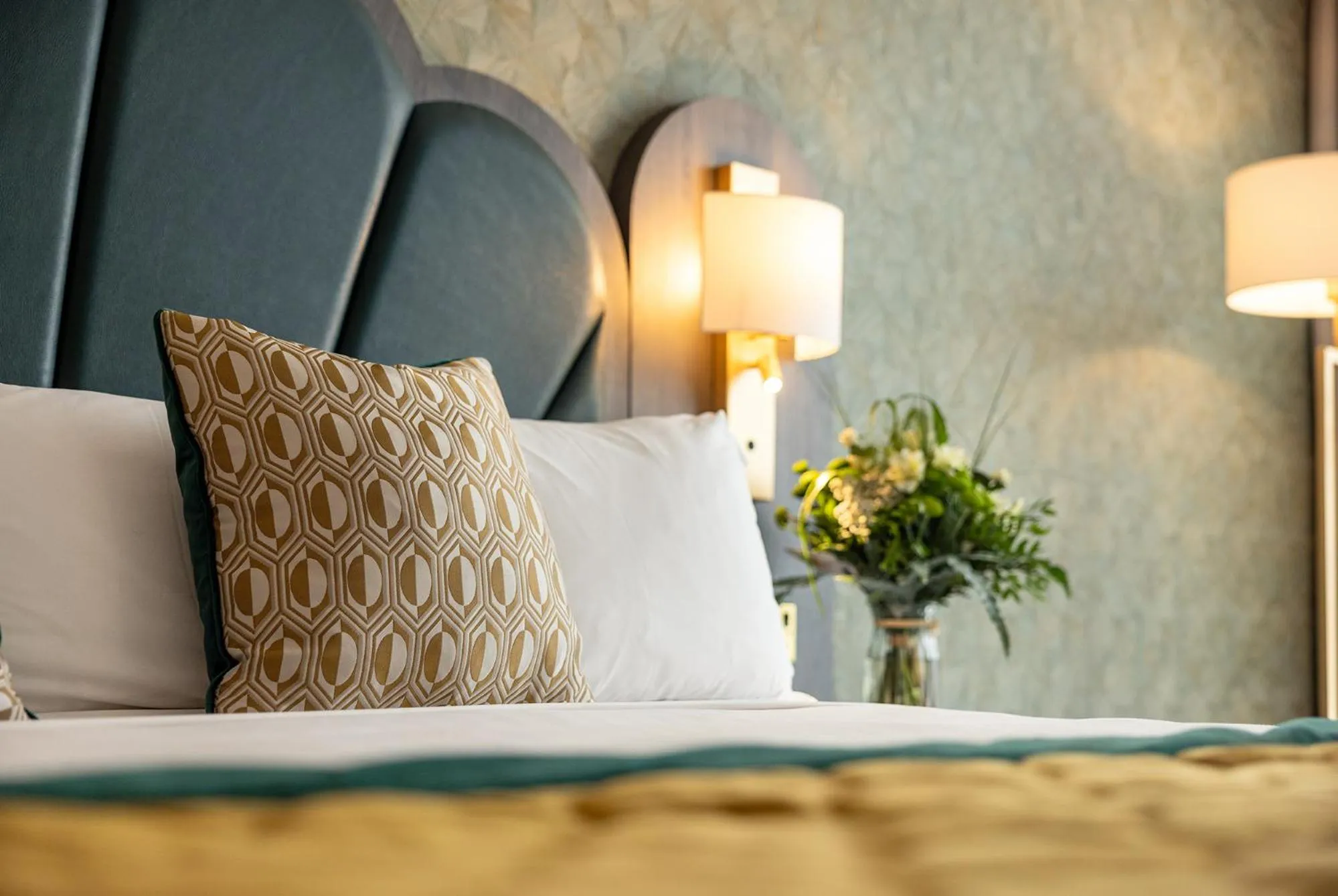 Deluxe Twin Room in The Savoy Hotel