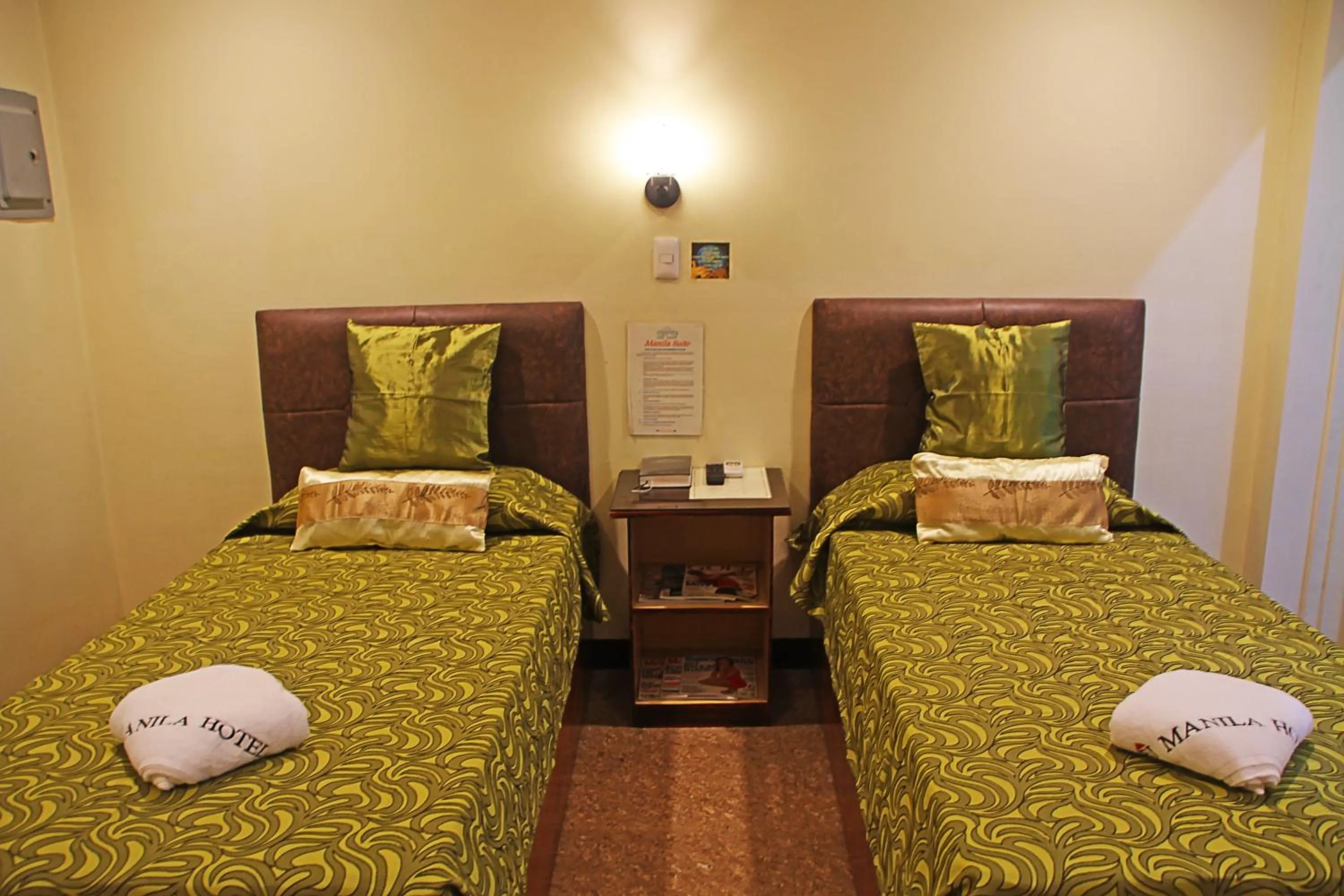 Deluxe Twin Room in Fj Manila Hotel