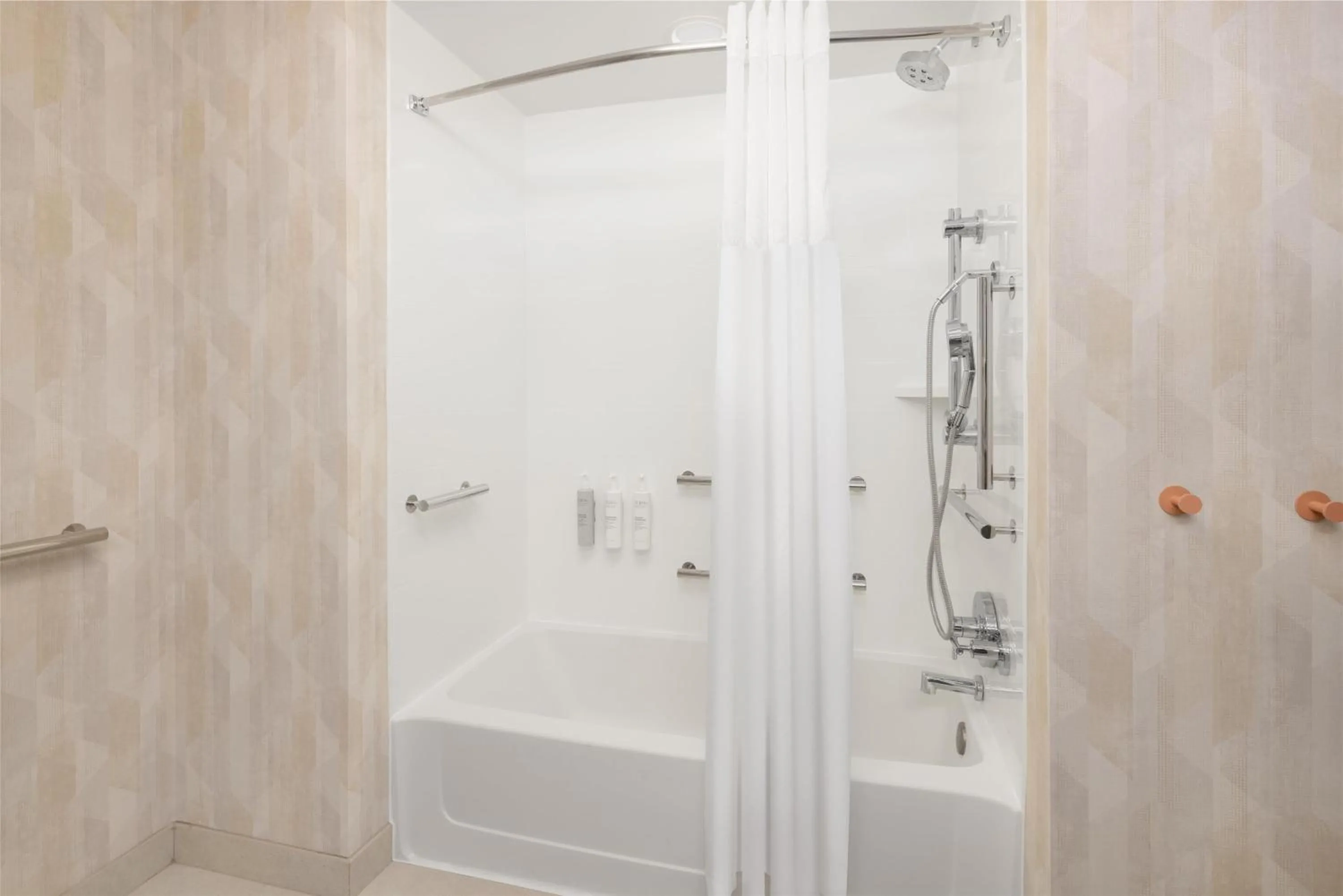 King Room - Mobility Access/Non-Smoking in Hampton Inn & Suites Jekyll Island