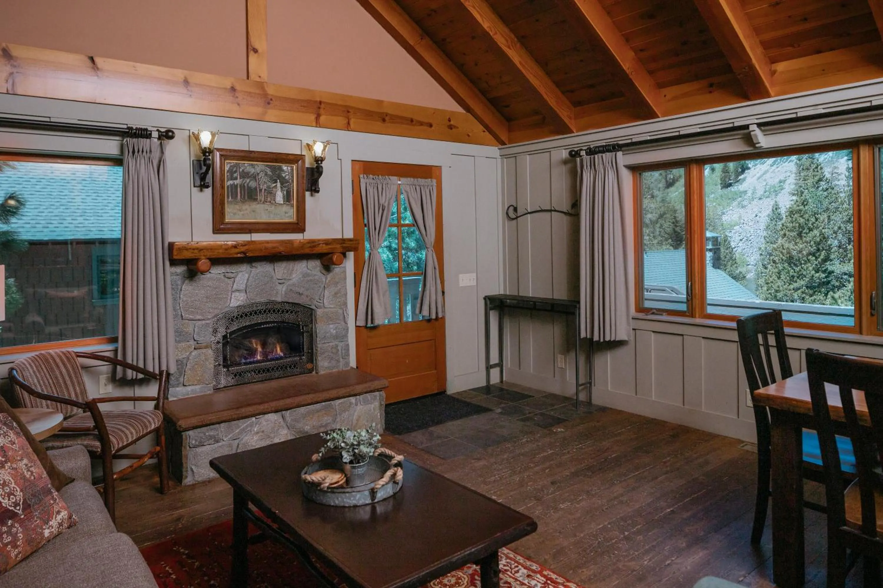 Deluxe One-Bedroom Cabin in Tamarack Lodge