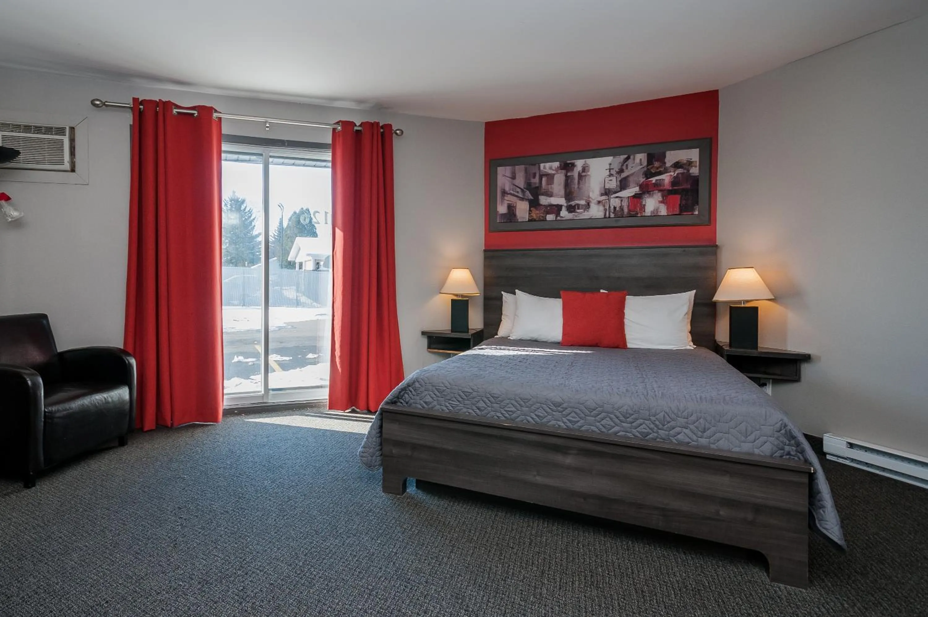 Queen Suite in Hotel & Suites Monte-Cristo