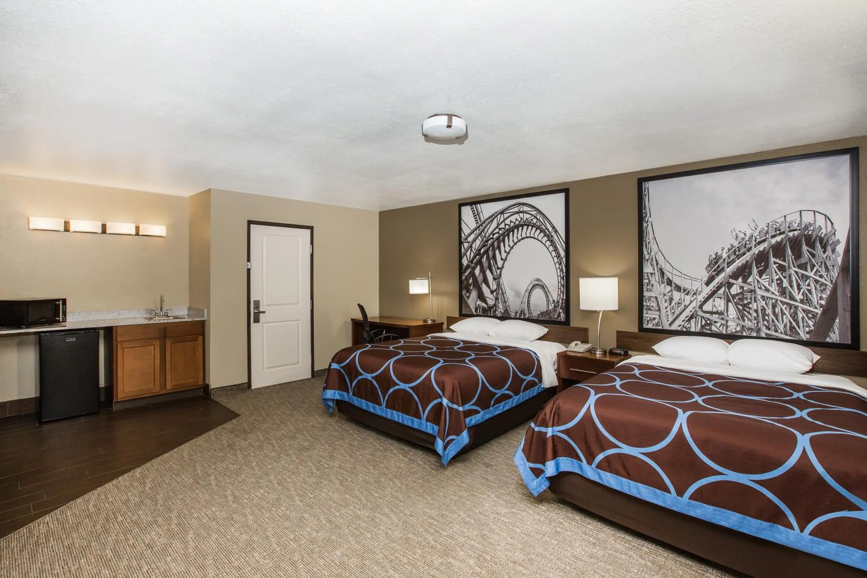 Deluxe Queen Suite - Non-Smoking in Super 8 by Wyndham Altoona