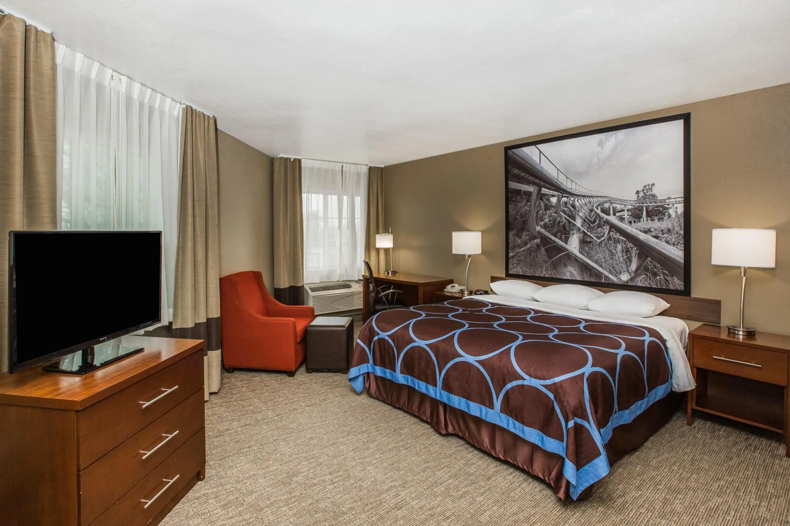 Deluxe King Suite - Non-Smoking in Super 8 by Wyndham Altoona