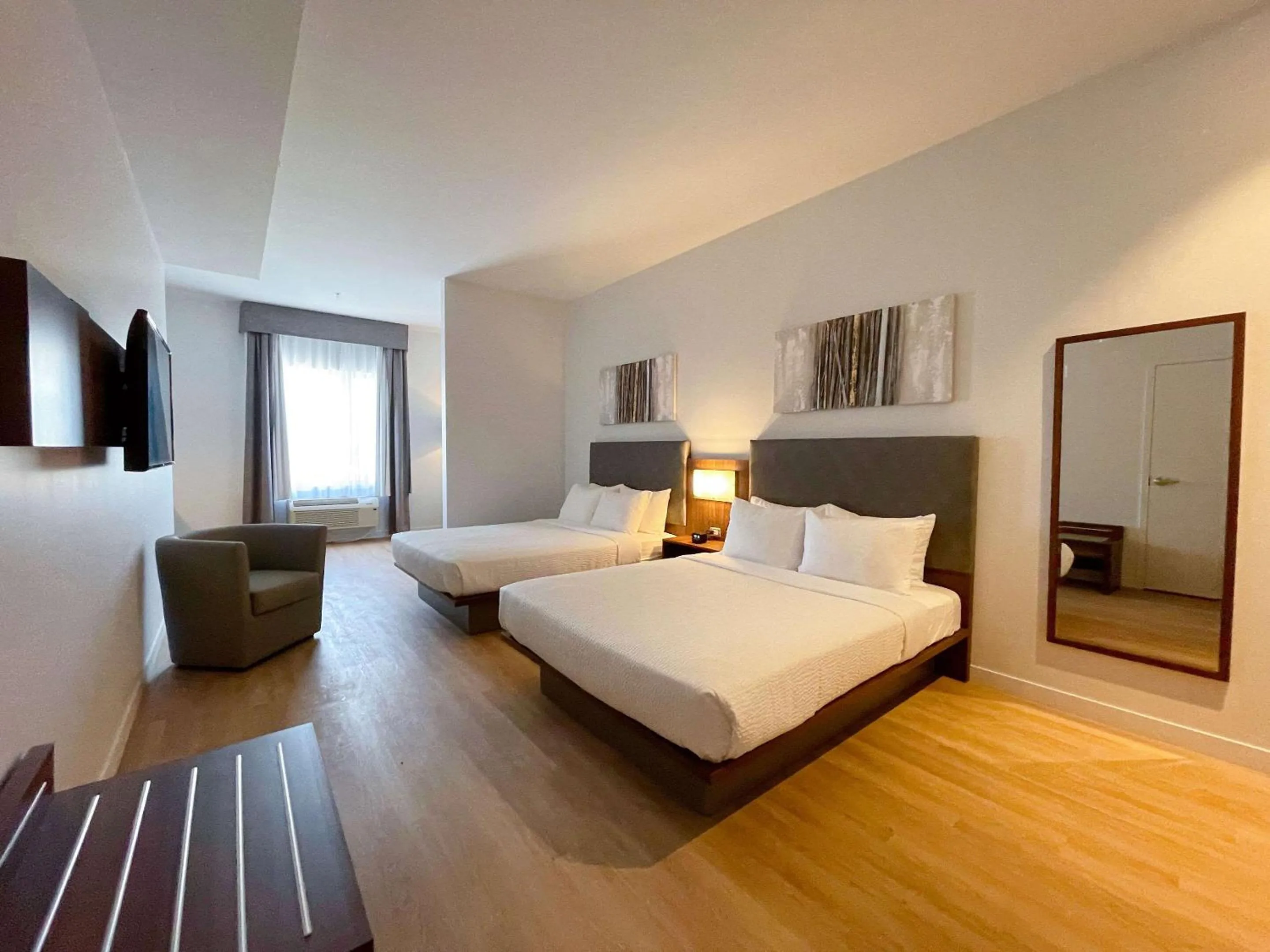 Queen Suite with Sofa Bed  - No Pets/Non Smoking in Quality Inn