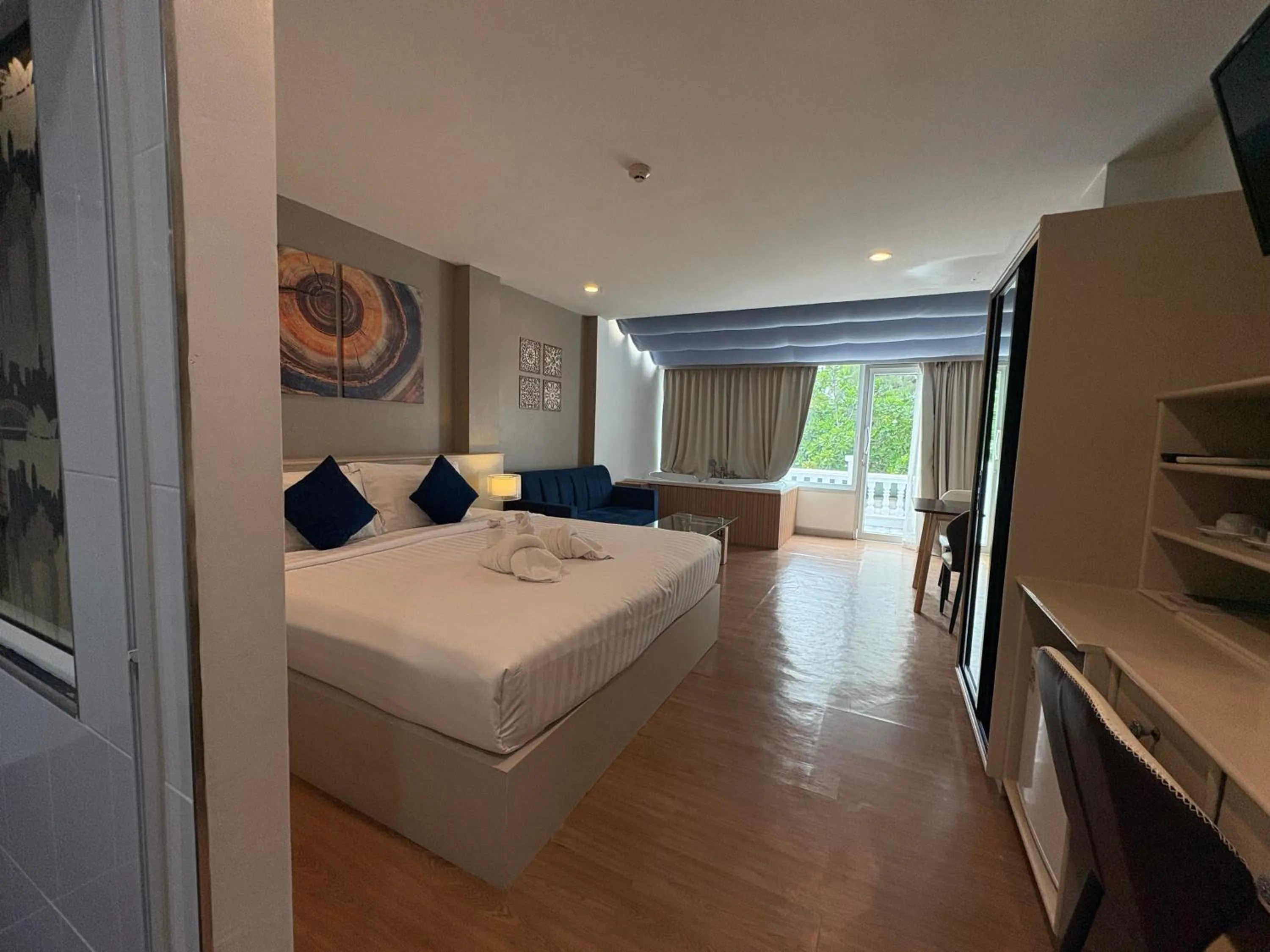 Junior Suite with jacuzzi in Modern Living Residence