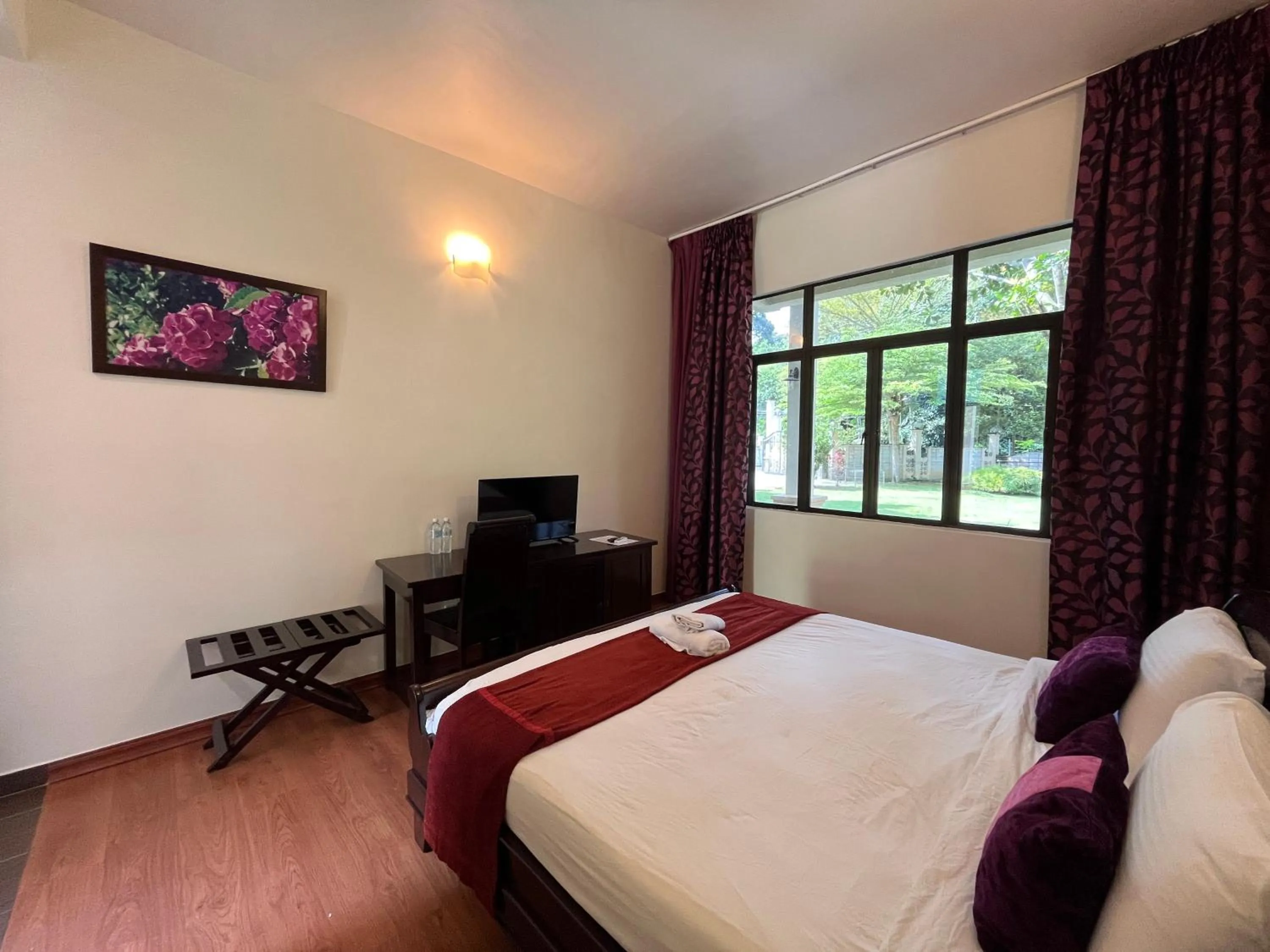 Deluxe King Room in ēRYA by SURIA Janda Baik