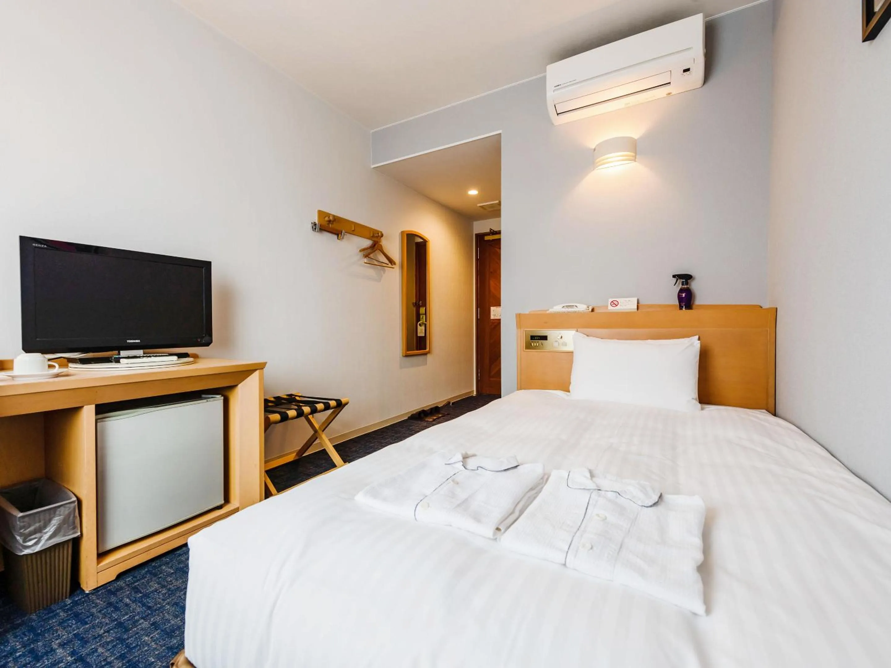 Semi Double/14㎡/Main Building(Non-Smoking) - single occupancy in Hotel Azat Naha