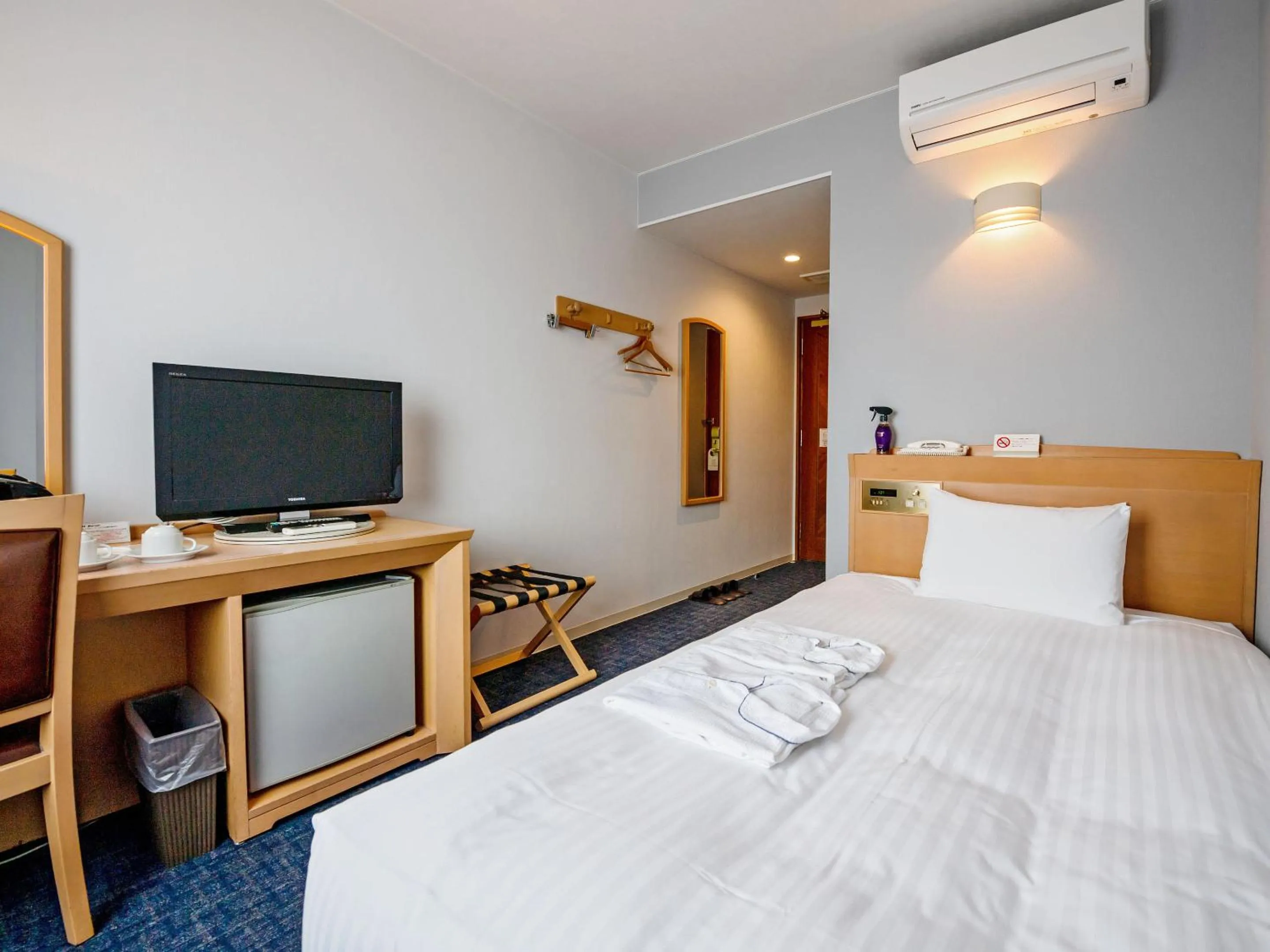 Semi Double/14㎡/Main Building（Smoking） - single occupancy in Hotel Azat Naha