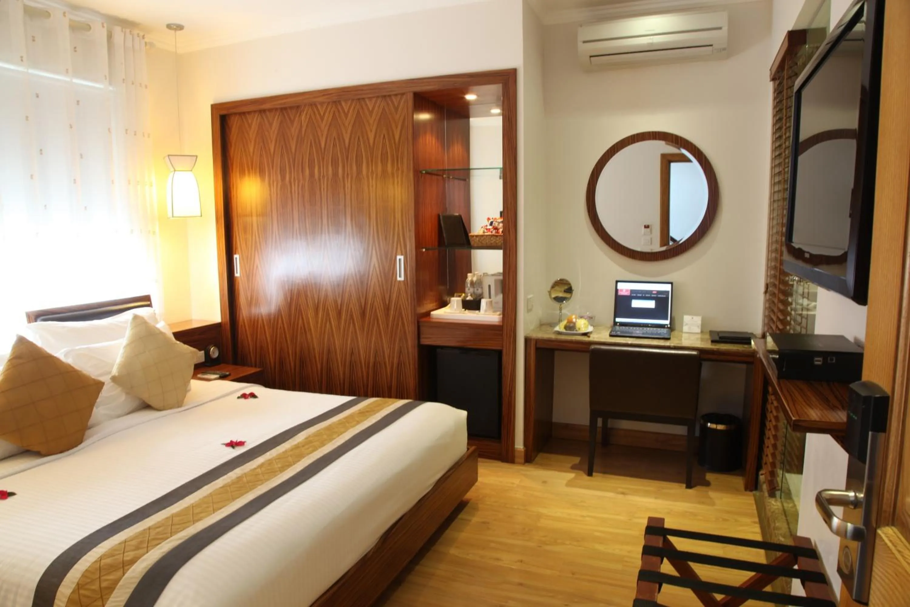 Deluxe Double Room in Elite Central Hotel Hanoi