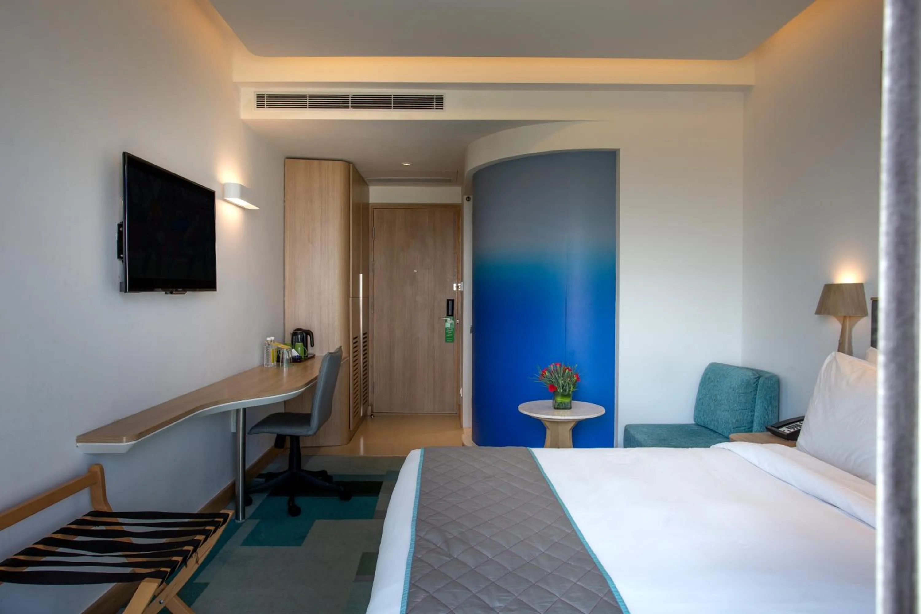 Queen Room with Turf View - single occupancy - Non-Smoking in Holiday Inn Bengaluru Racecourse by IHG