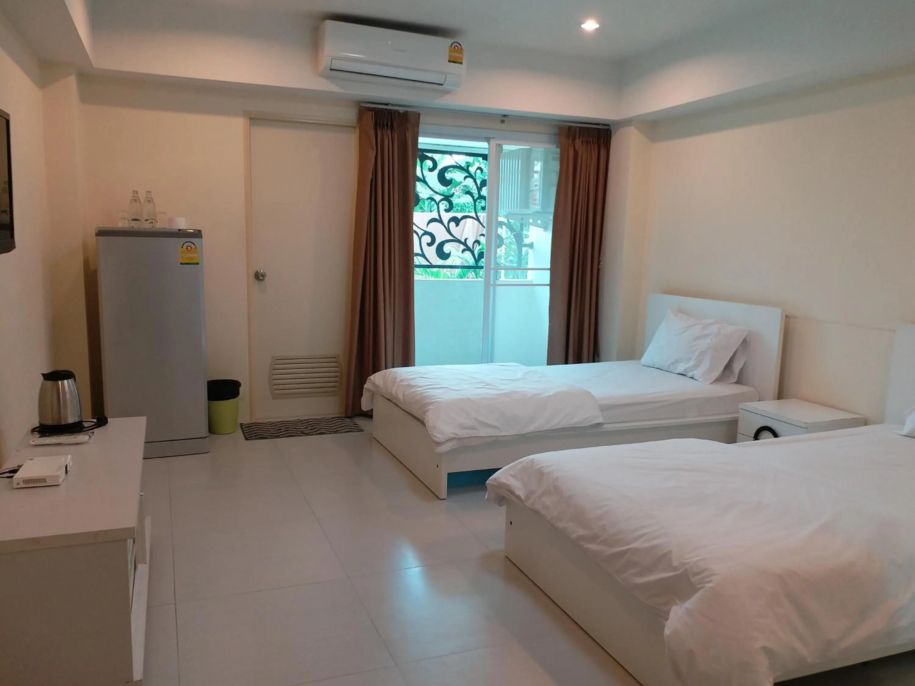 Standard Twin Room in TongPrasit Place