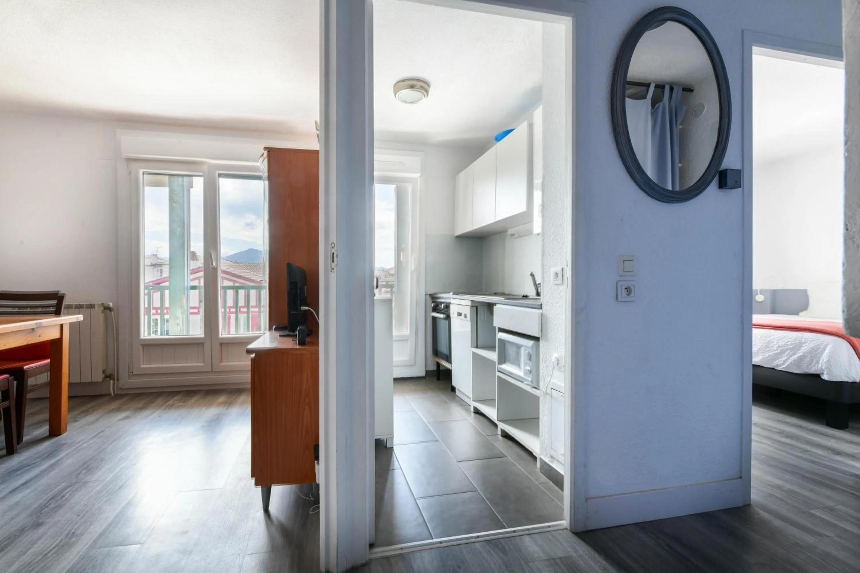 One-Bedroom Apartment with Balcony in Logis Hotel & Restaurant Bergeret Sport