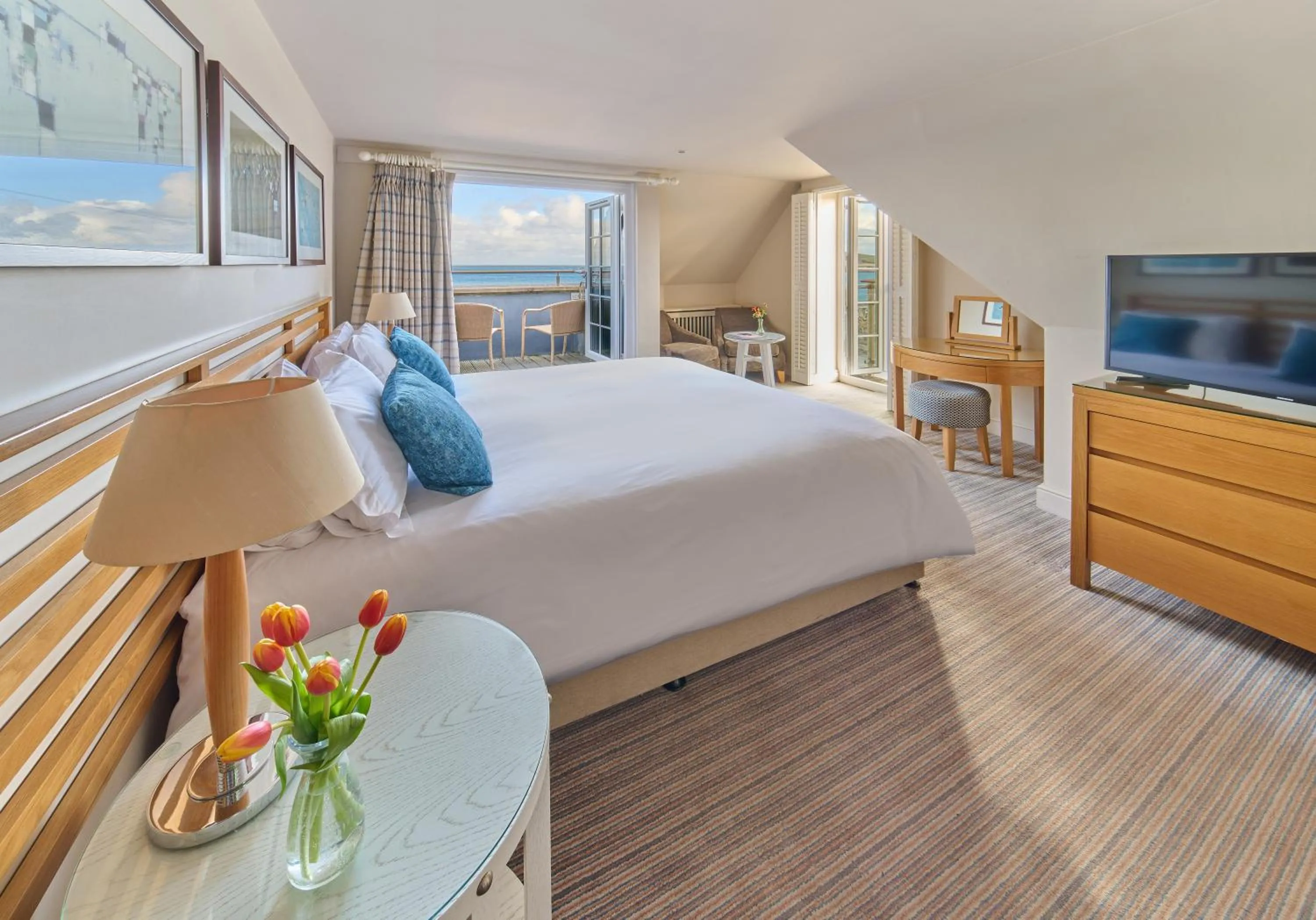 Deluxe Double with Sea View in Braye Beach Hotel, Alderney