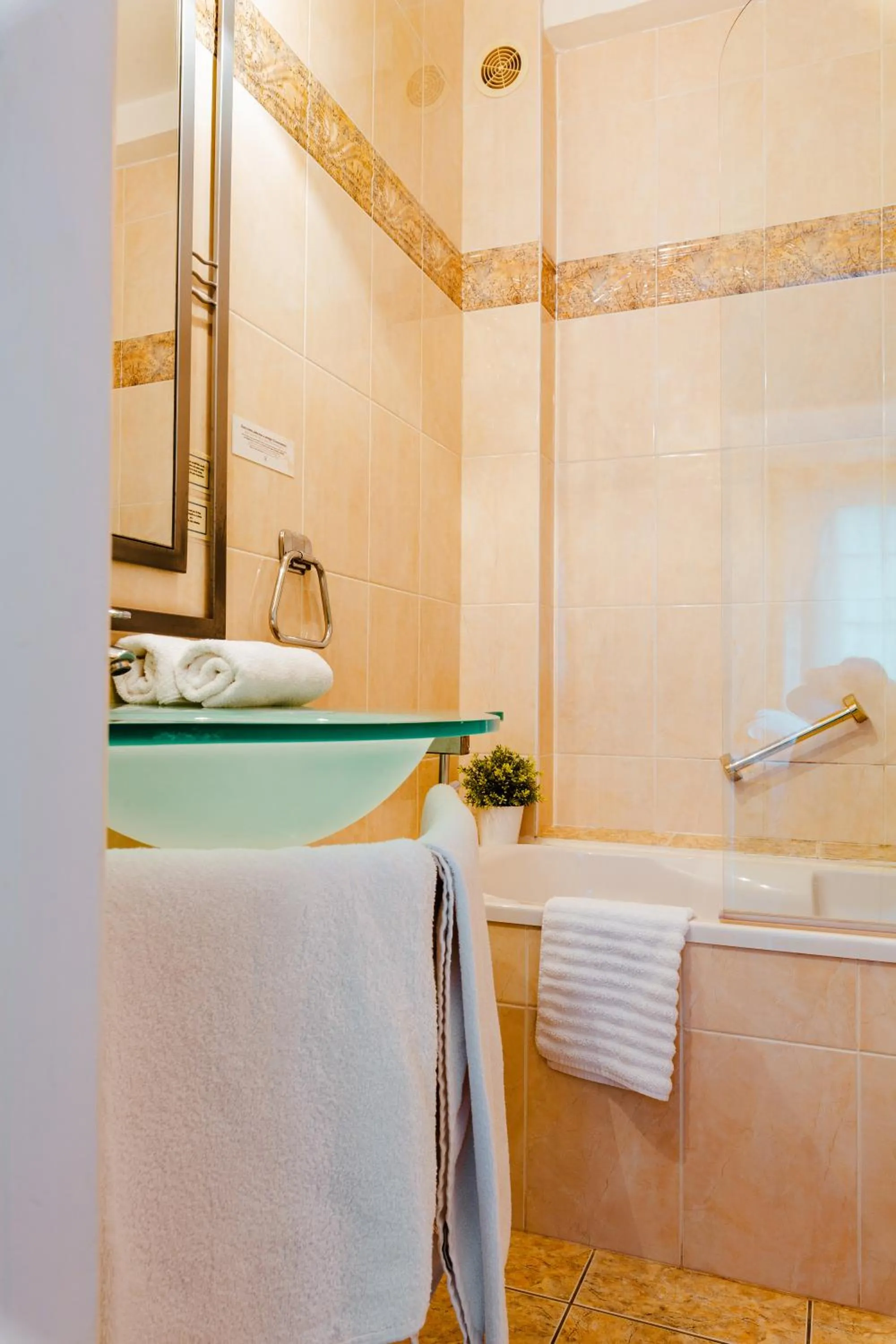 Family Room with Garden View in Logis Hotel Le Relais De La Poste Restaurant Le Fil du Temps