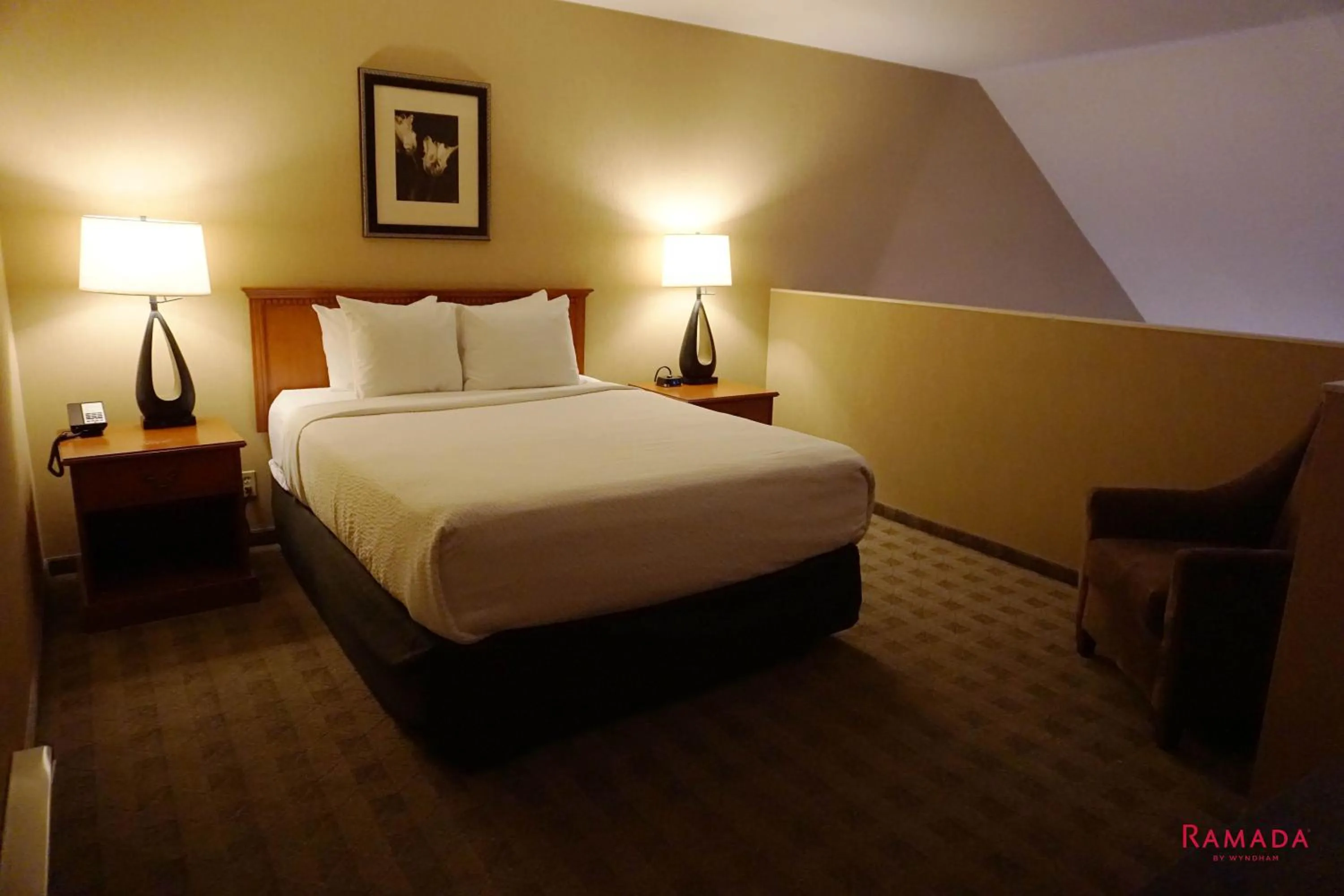 Loft Queen Suite - Non-Smoking in Ramada by Wyndham Kelowna Hotel & Conference Center