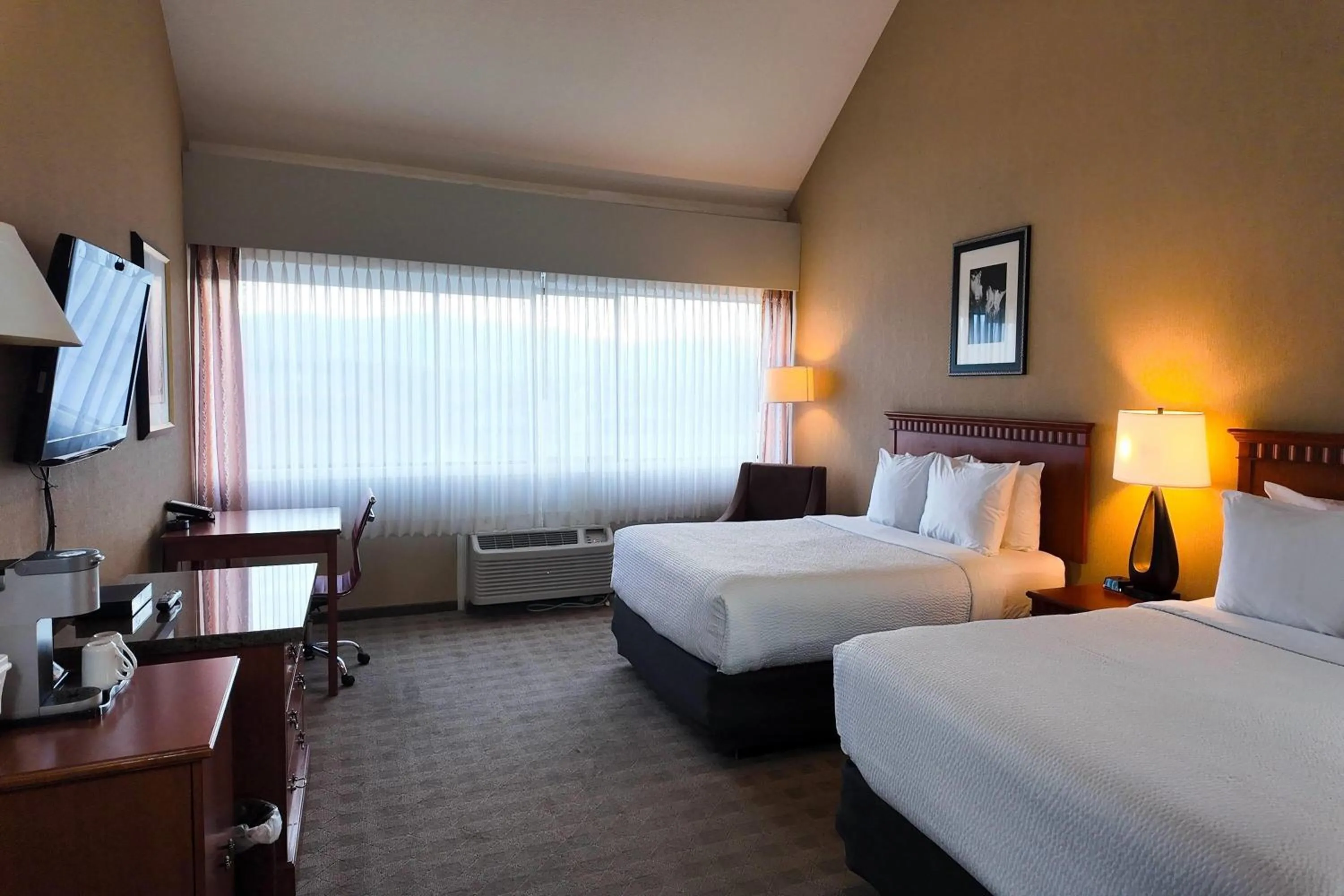 Business Queen Room with Two Queen Beds - Non-Smoking in Ramada by Wyndham Kelowna Hotel & Conference Center