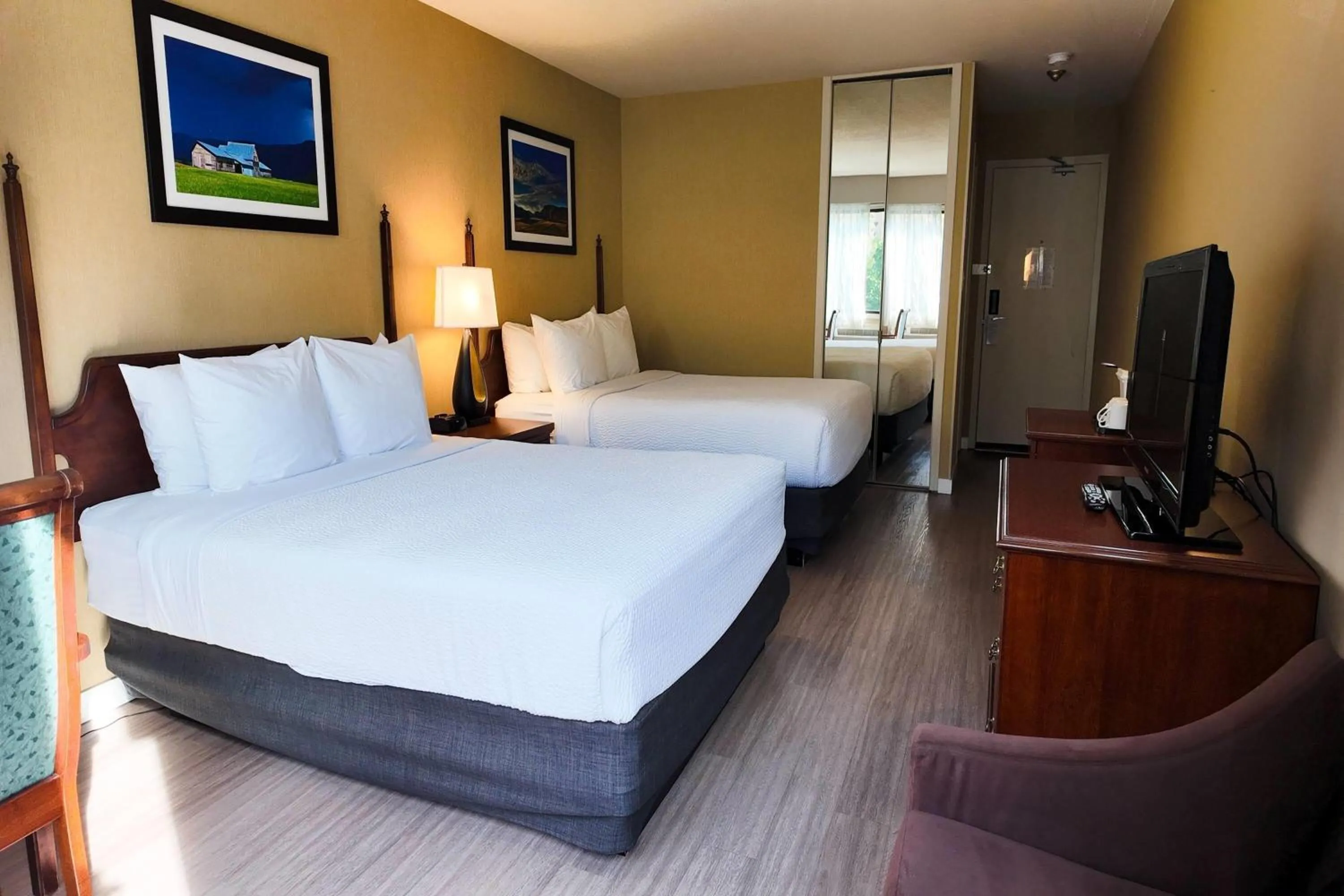 Queen Room with Two Queen Beds - Pet Friendly/Non-Smoking in Ramada by Wyndham Kelowna Hotel & Conference Center