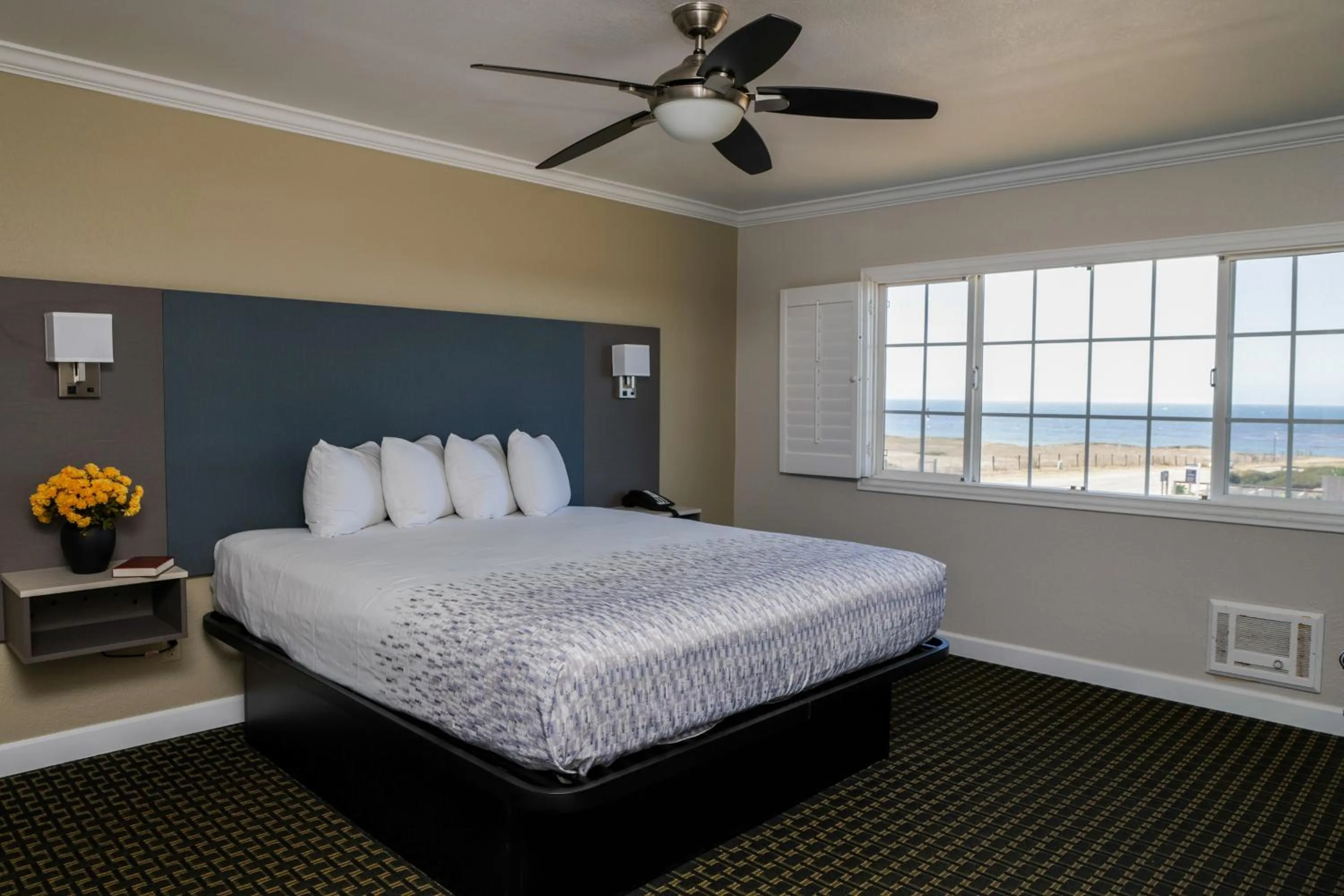 King Room with Sea View in Sea Breeze Inn - San Simeon