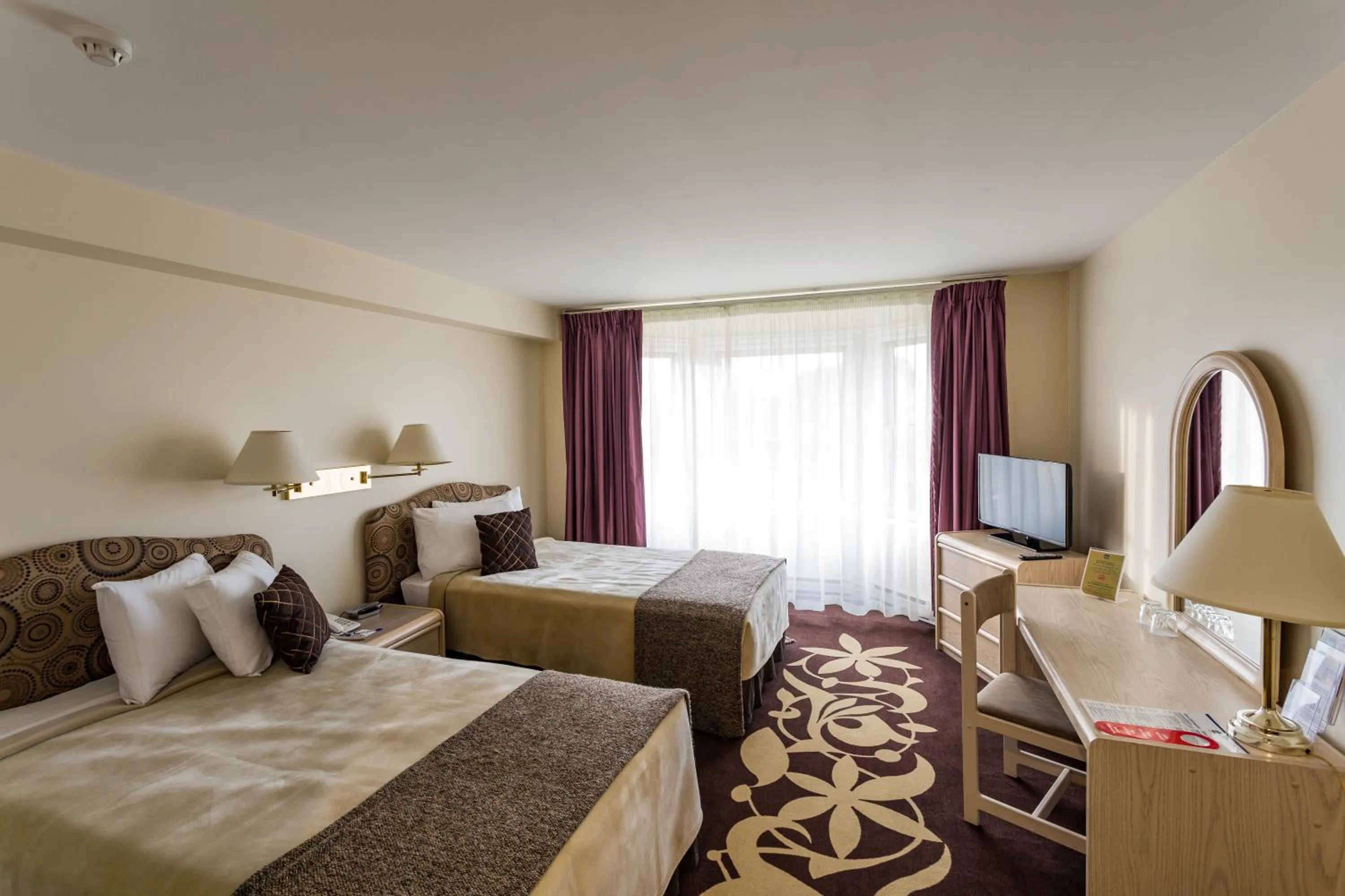 Standard Twin Room in Airport Hotel Mara