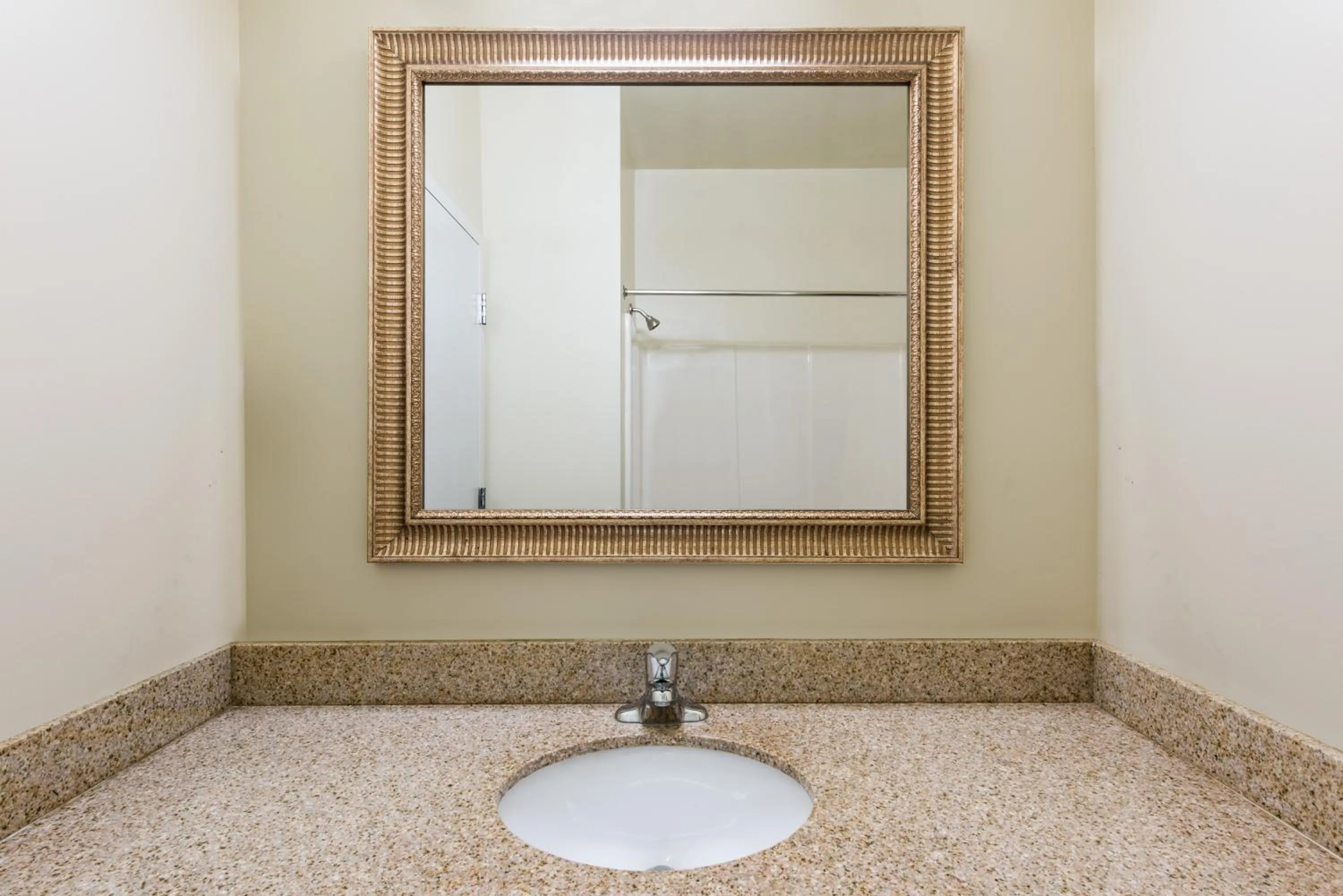 Queen Room with Two Queen Beds - Non-Smoking in Knights Inn Palmyra