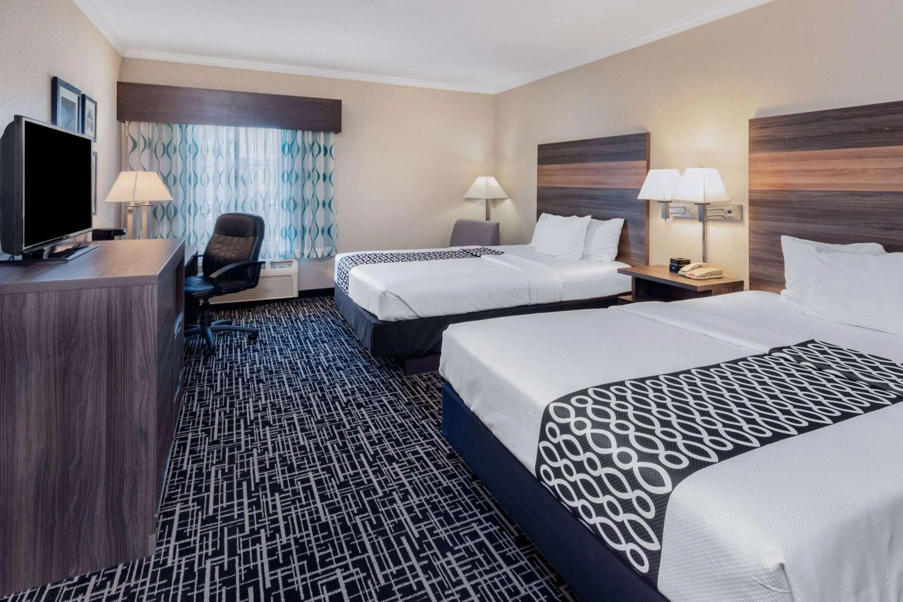 Queen Room with Two Queen Beds and Bath Tub - Mobility/Hearing Accessible - Non-Smoking in La Quinta by Wyndham Garland Harbor Point
