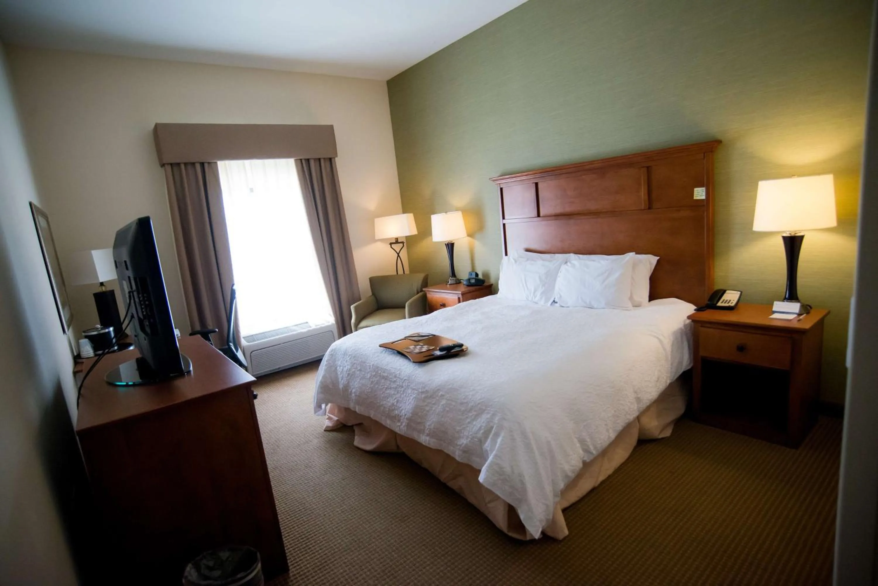 King Room with Accessible Tub - Mobility and Hearing Access/Non-Smoking in Hampton Inn & Suites Radcliff/Fort Knox
