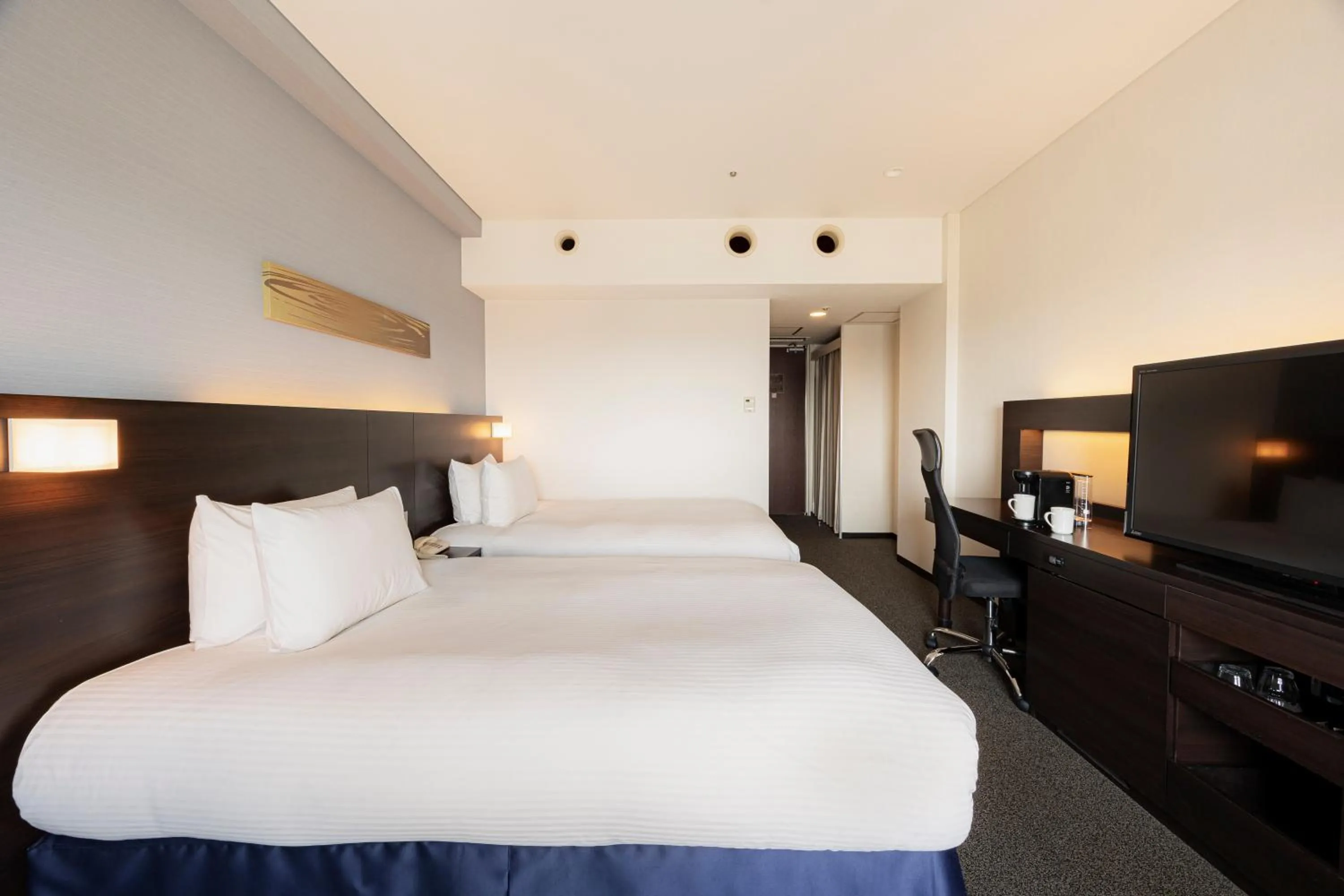 Premium Twin Room - single occupancy - High Floor in ANA Crowne Plaza Kumamoto New Sky by IHG