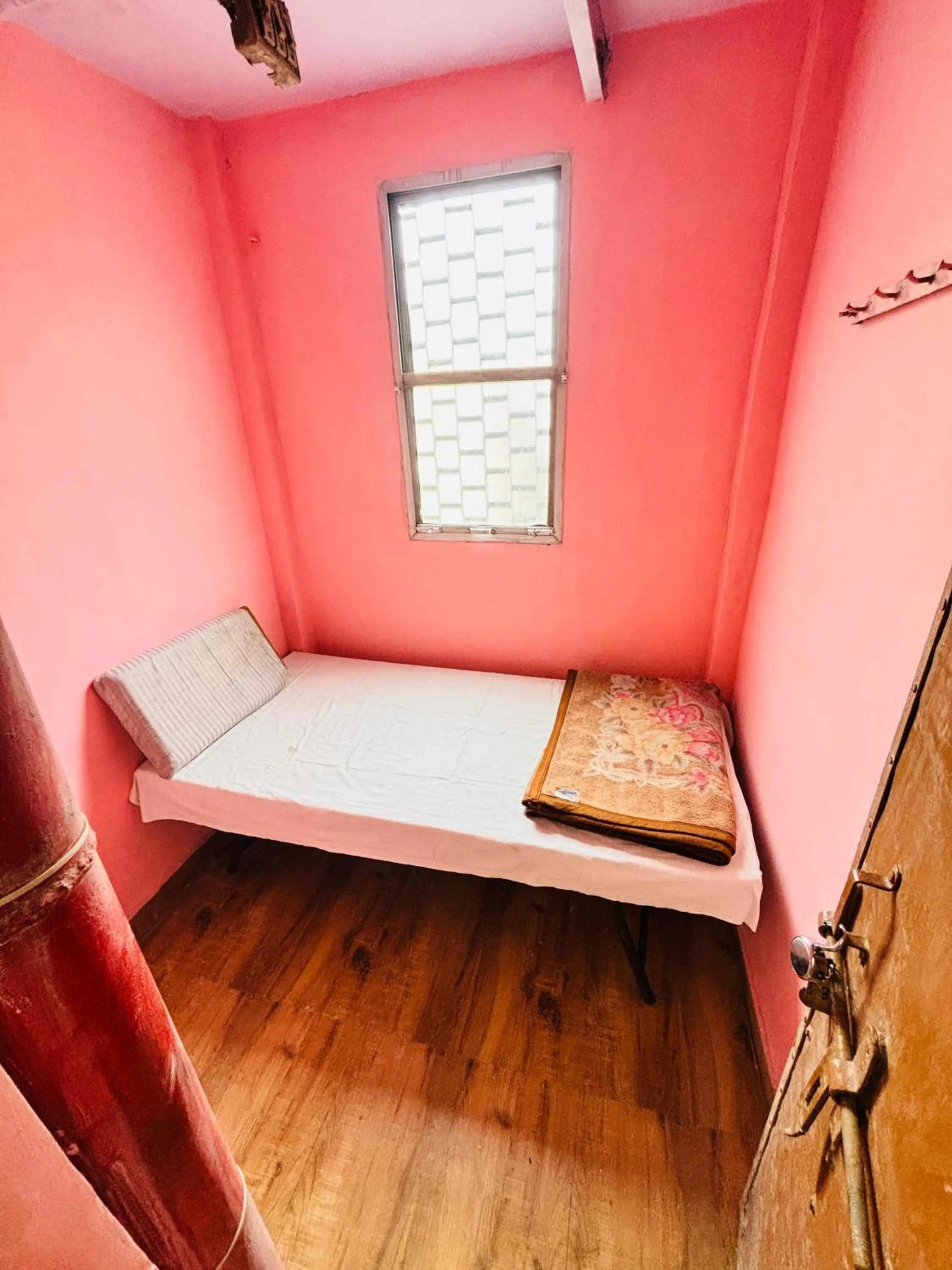 Single Room with Shared Bathroom - single occupancy in Luxmi Hotel