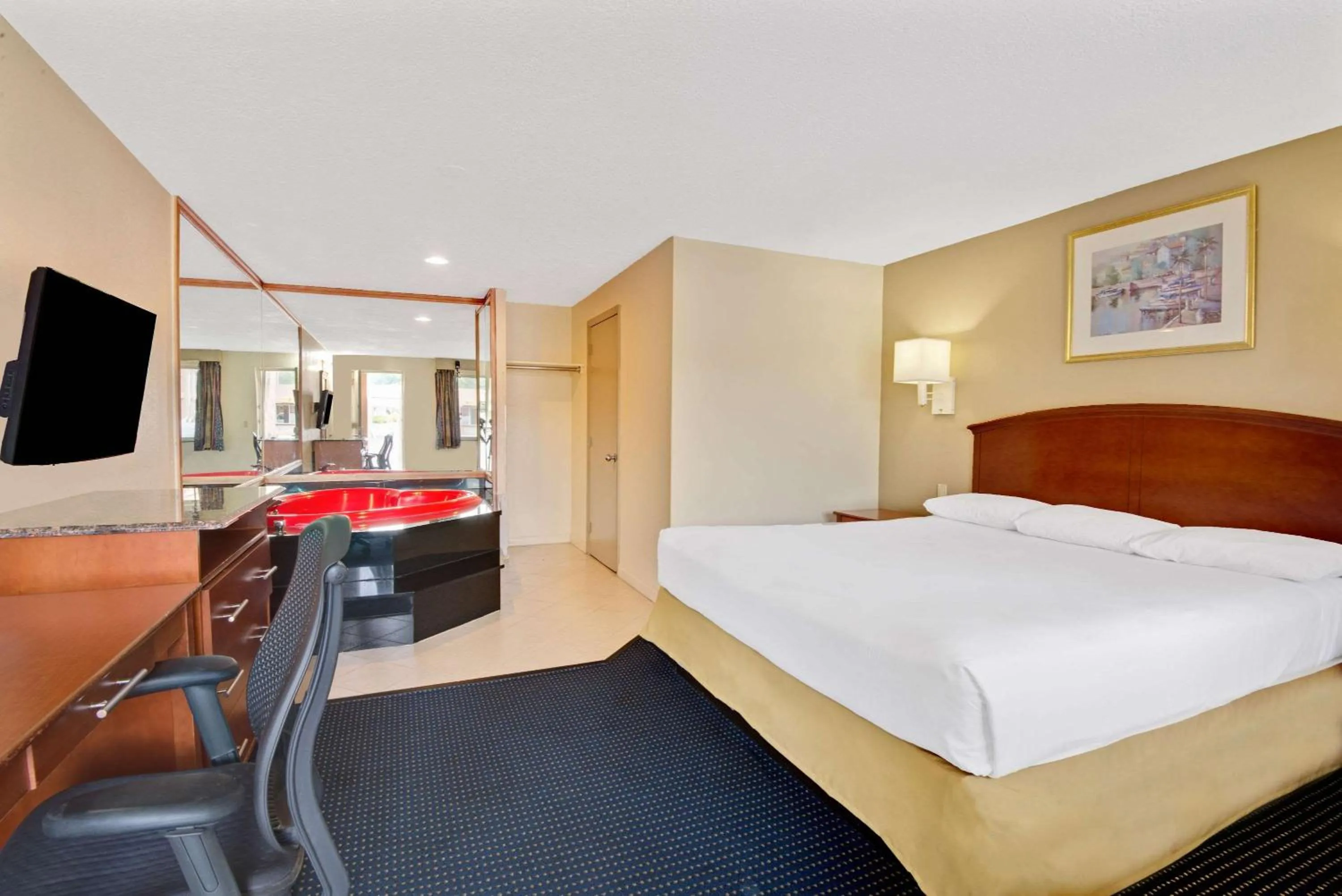 King Room - Disability Access - Non-Smoking in Super 8 by Wyndham Milford/New Haven