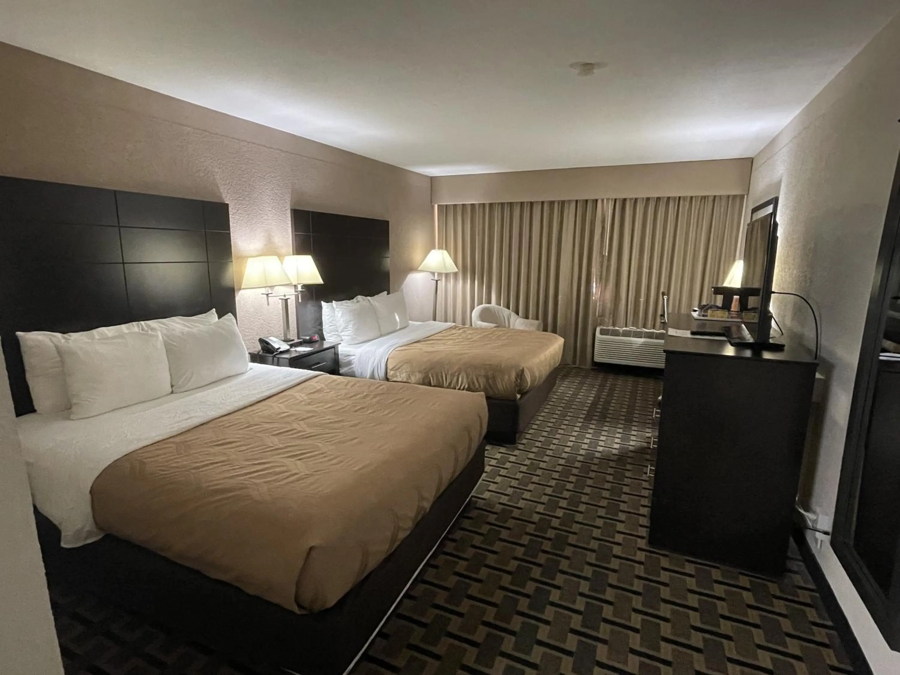 Queen Room with Two Queen Beds - Non-Smoking in Quality Inn & Suites Cincinnati Downtown Area
