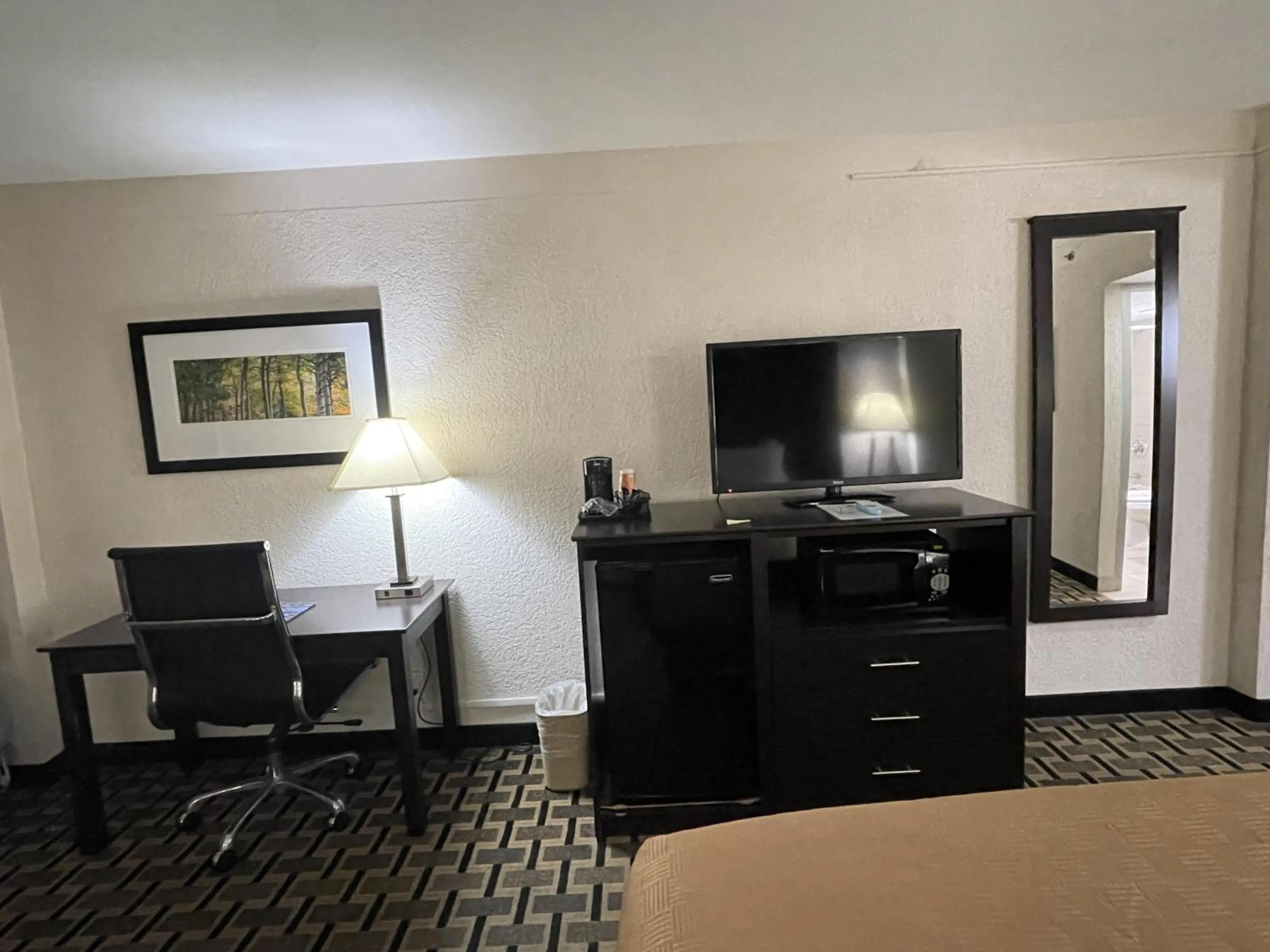 King Room with Sofa Bed - Non-Smoking in Quality Inn & Suites Cincinnati Downtown Area