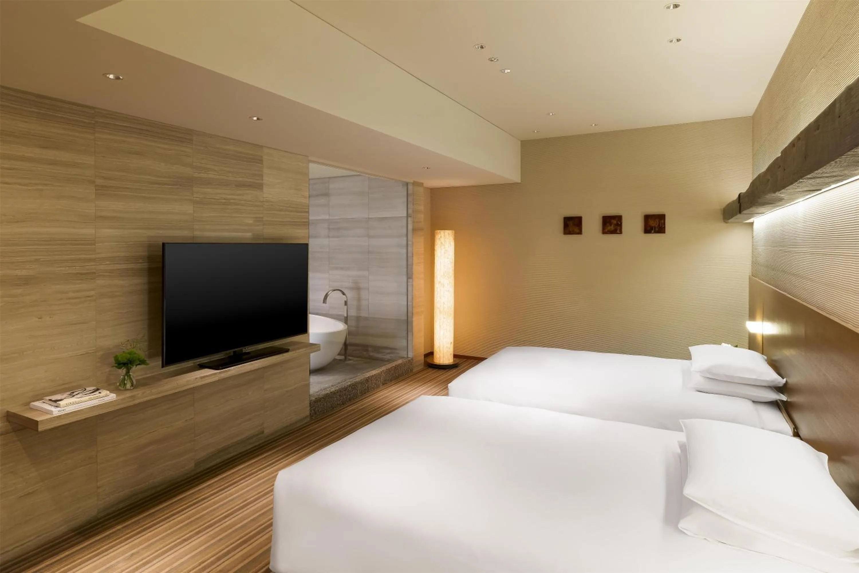 Atrium Suite with Two Queen Beds in Hyatt Regency Tokyo