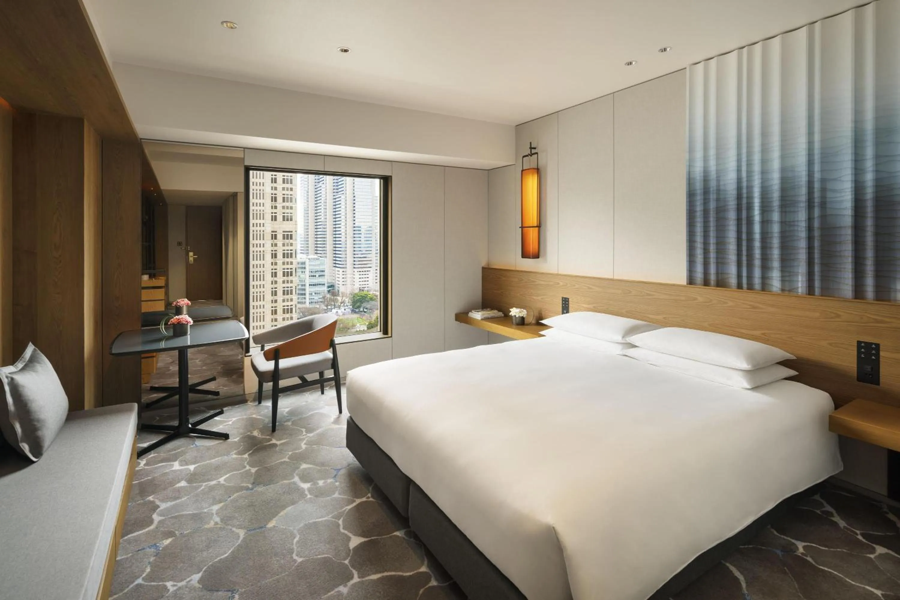 Deluxe King Room with City View in Hyatt Regency Tokyo