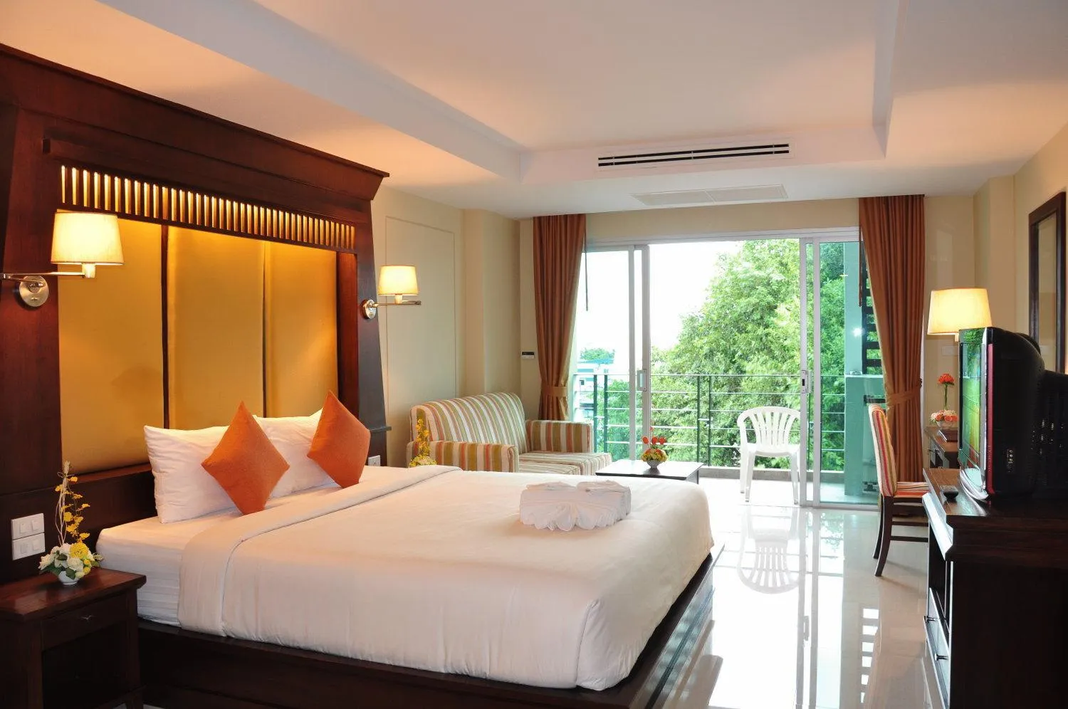 Superior Double Room with Pool View in August Suites