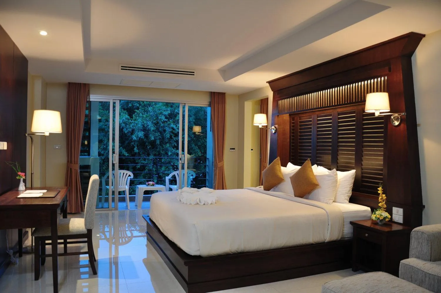 Executive Suite with City View in August Suites