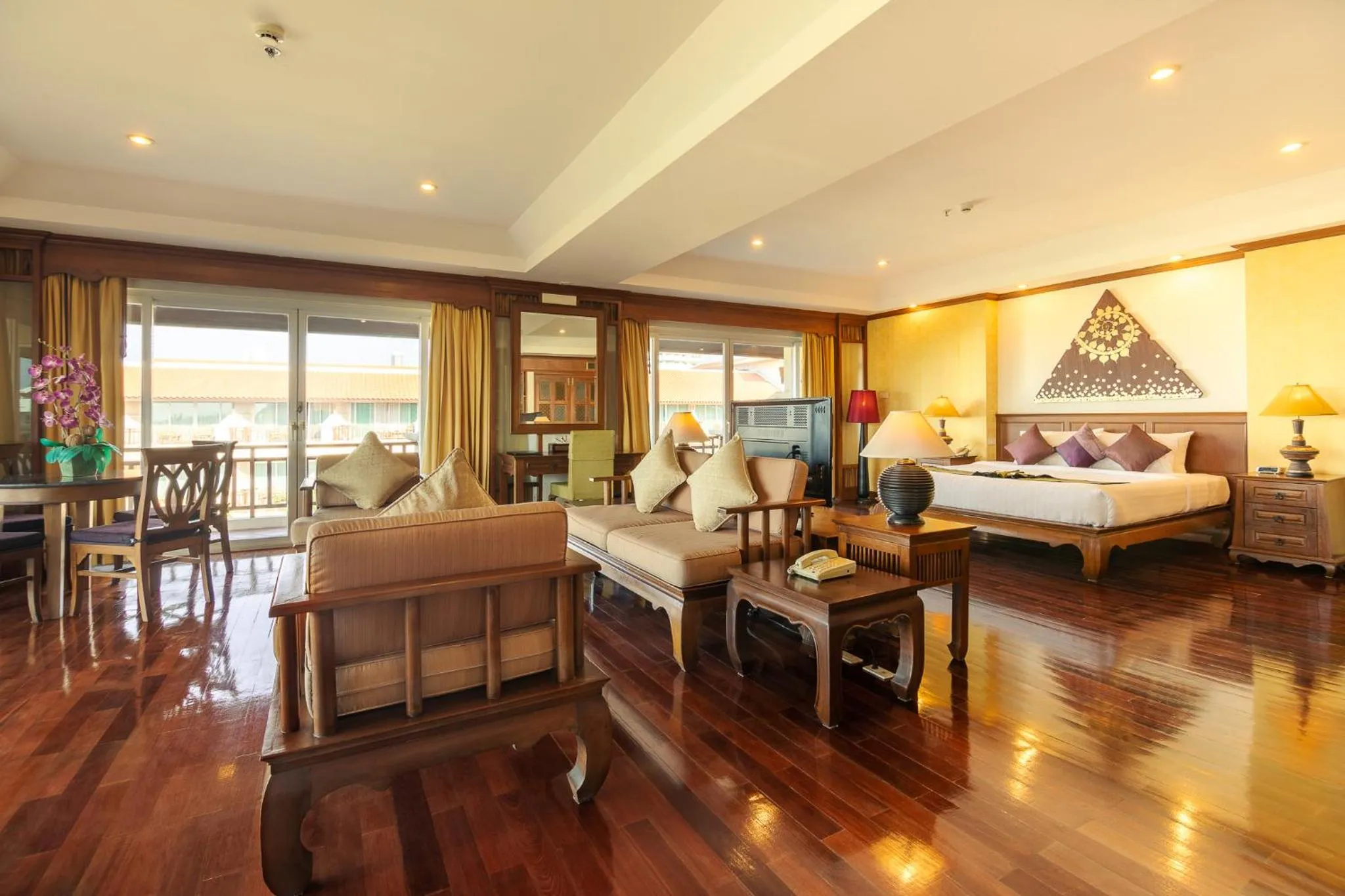 Executive Suite in Avalon Beach Resort
