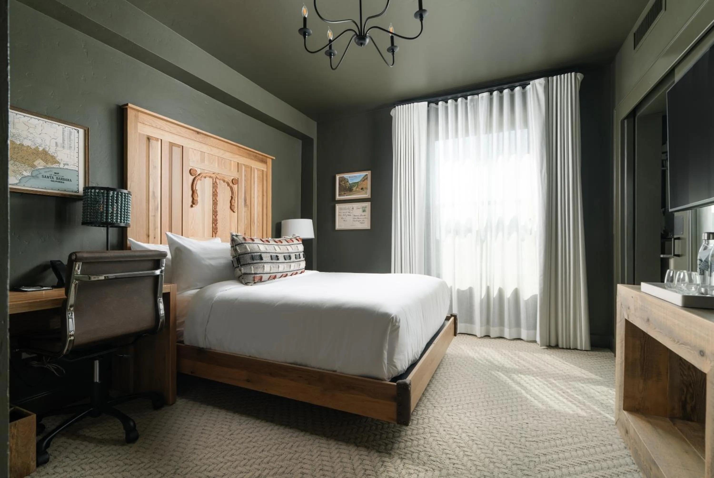 Historic Queen in Hotel Santa Barbara