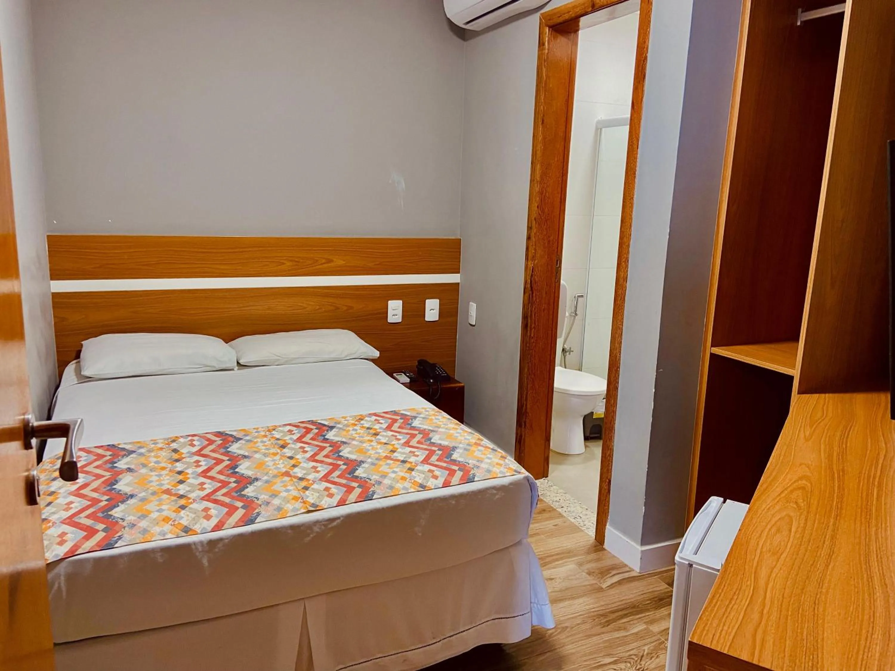 Superior Budget Room - accessible by stairs in Hotel Porto Salvador