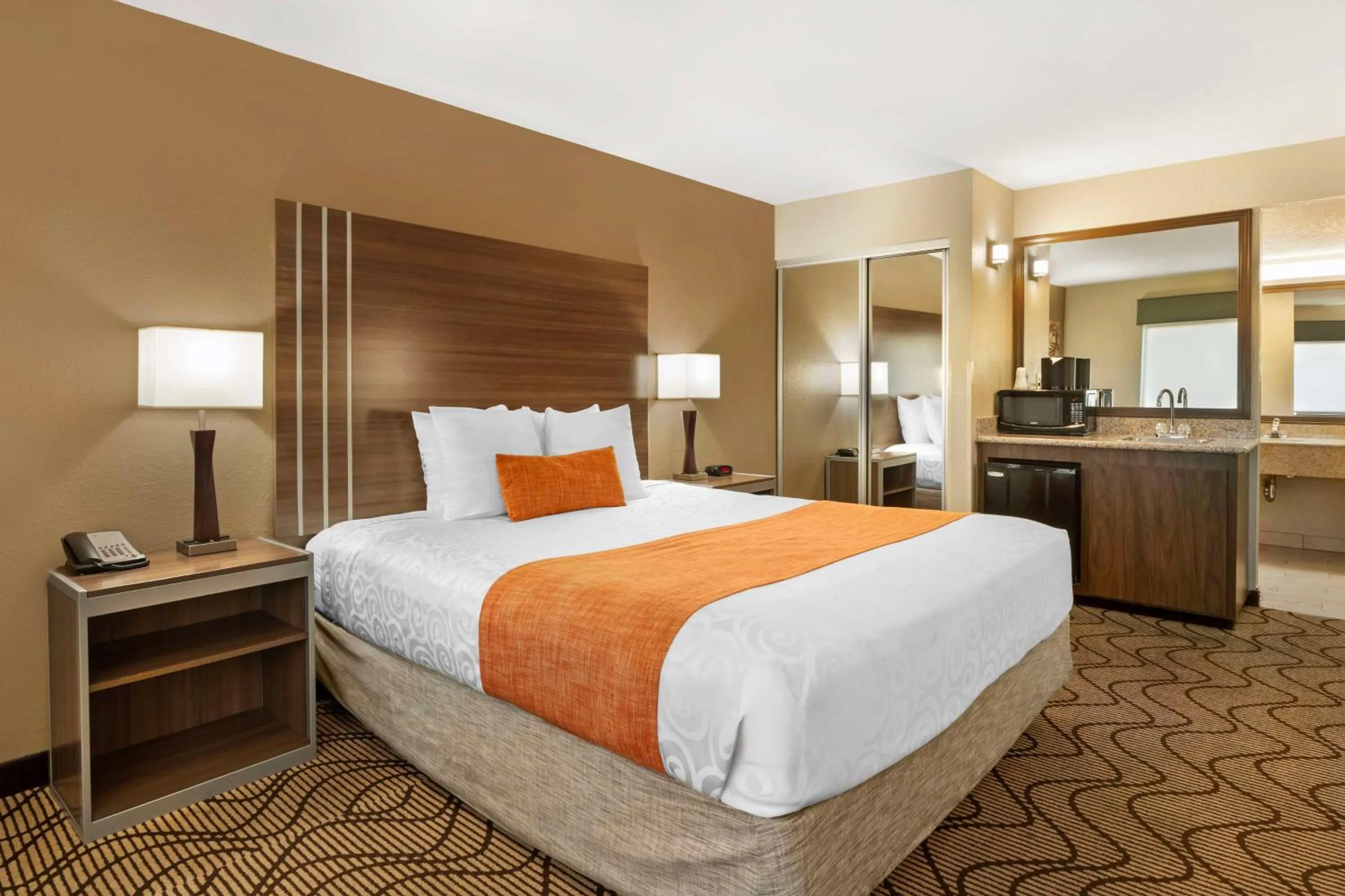 King Room in Best Western Heritage Inn Chico