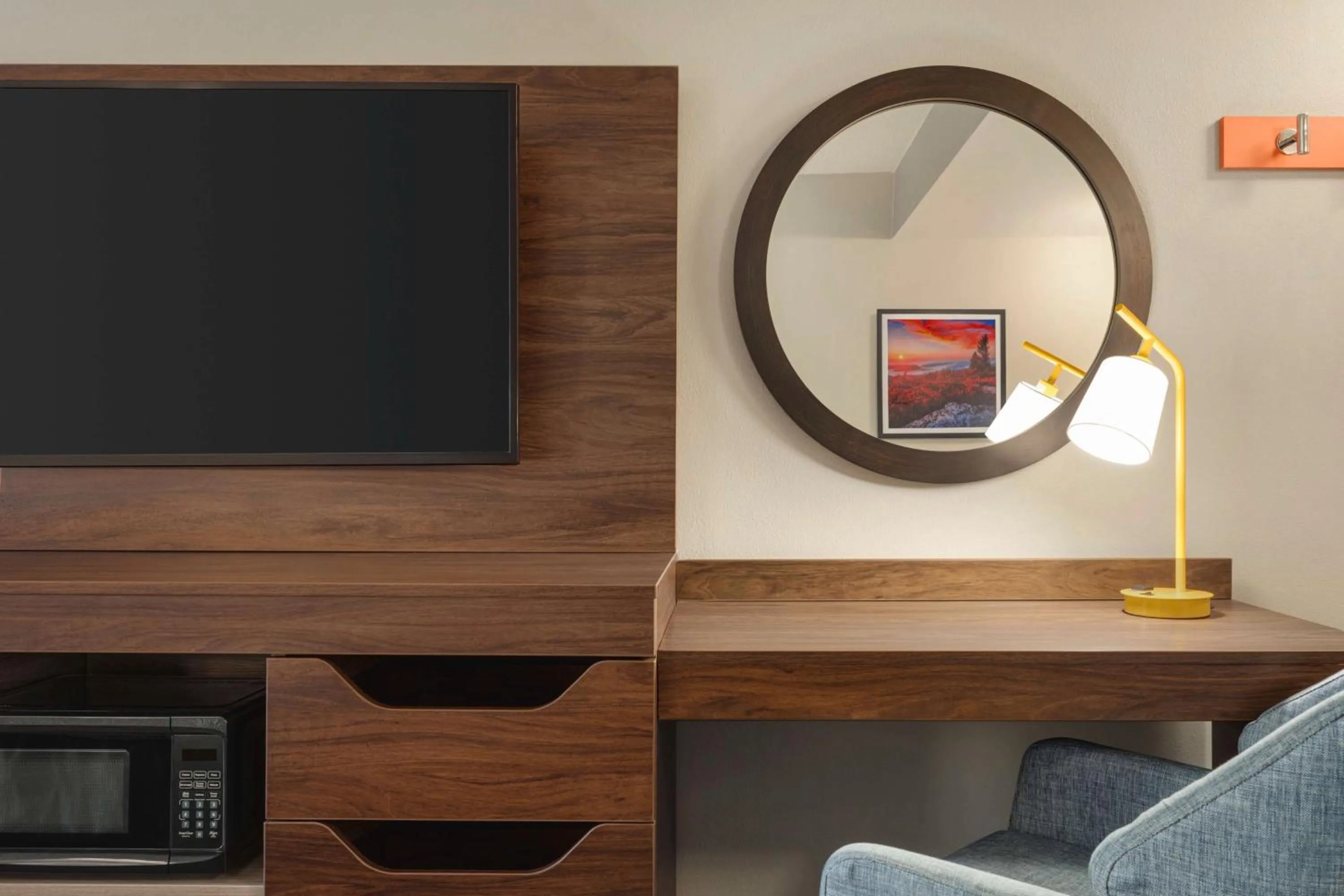 King Suite - Non-Smoking in Hampton Inn Waynesboro/Stuarts Draft