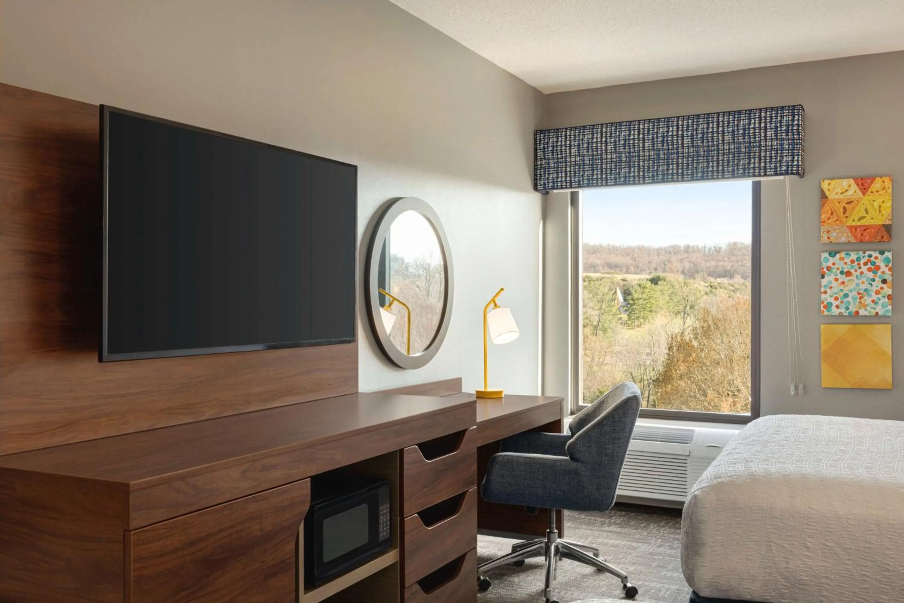 Queen Room with Two Queen Beds - Mobility and Hearing Access/Non-Smoking in Hampton Inn Waynesboro/Stuarts Draft