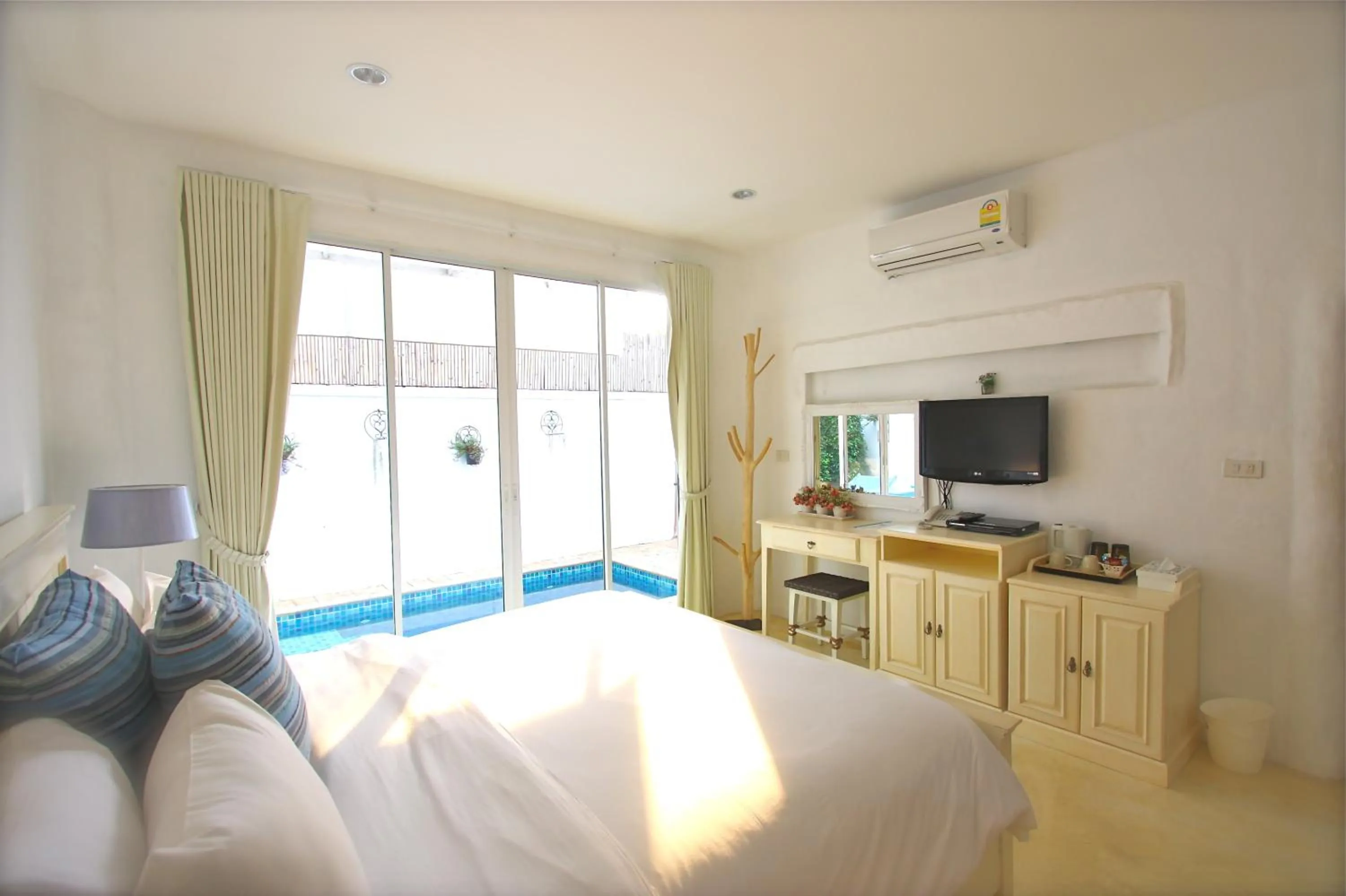 One-Bedroom Villa with Garden View in Costa Village Pool Villa