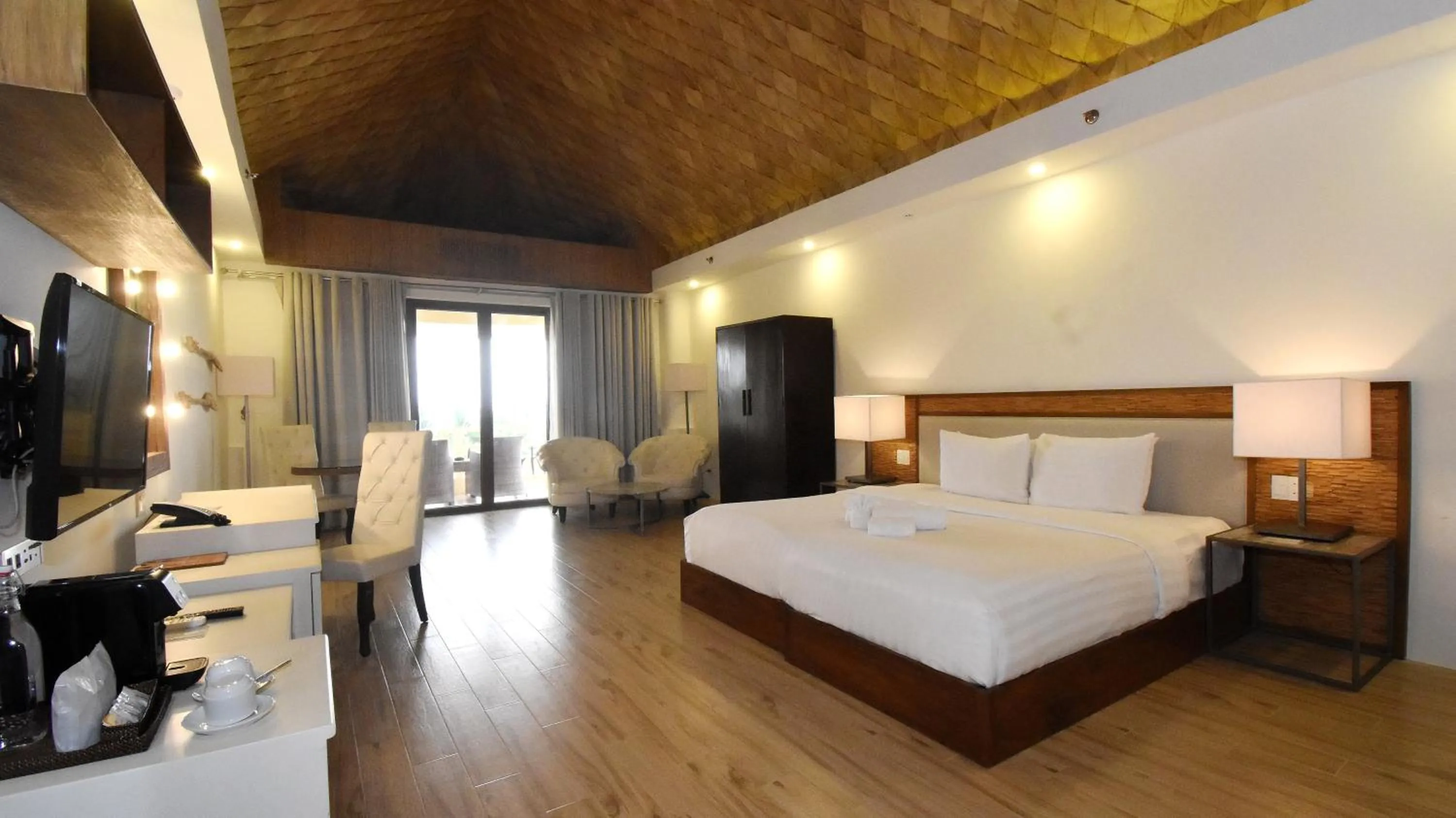 Honeymoon Suite in Ambassador In Paradise