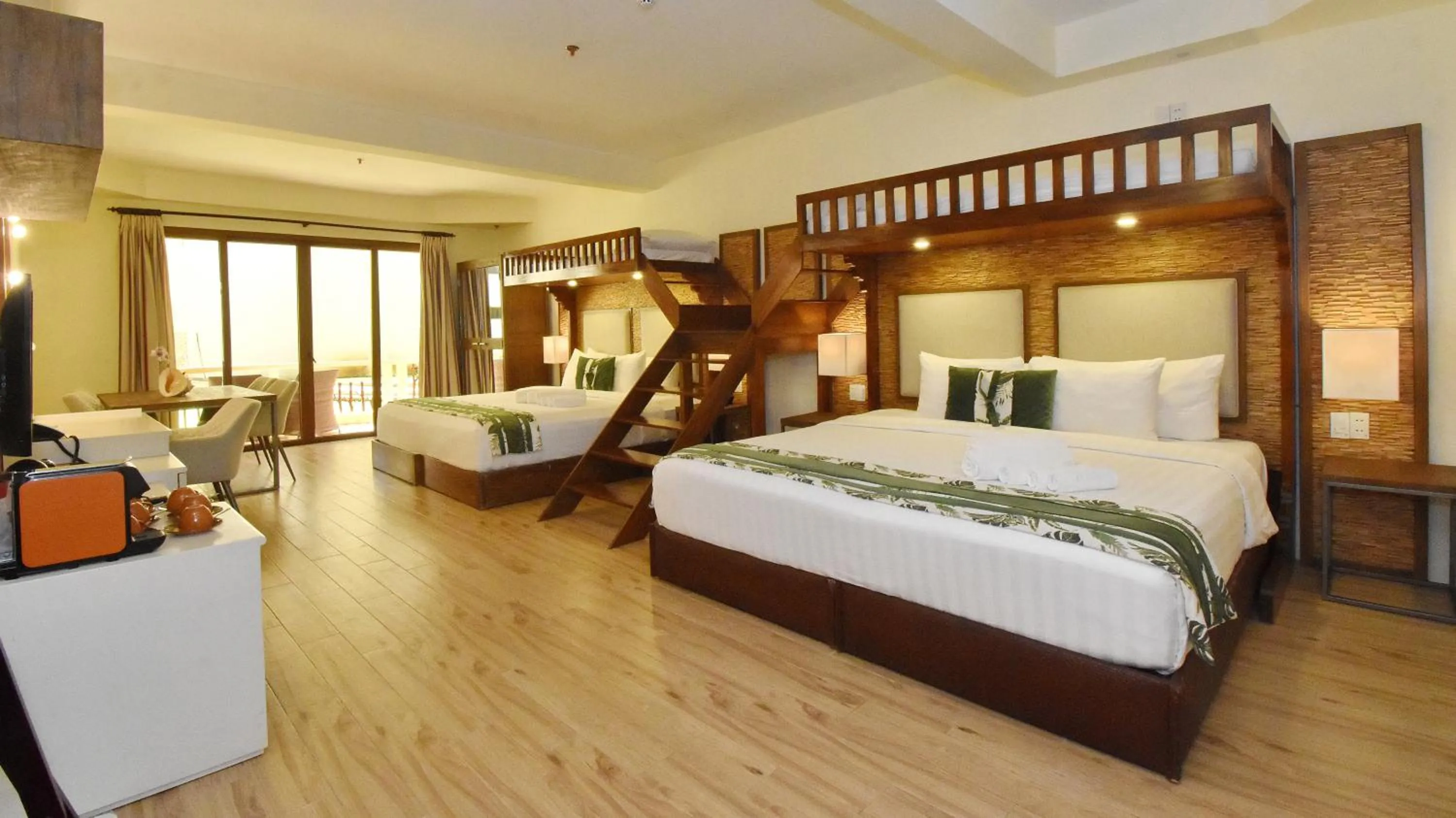 Family Room 6 Pax in Ambassador In Paradise