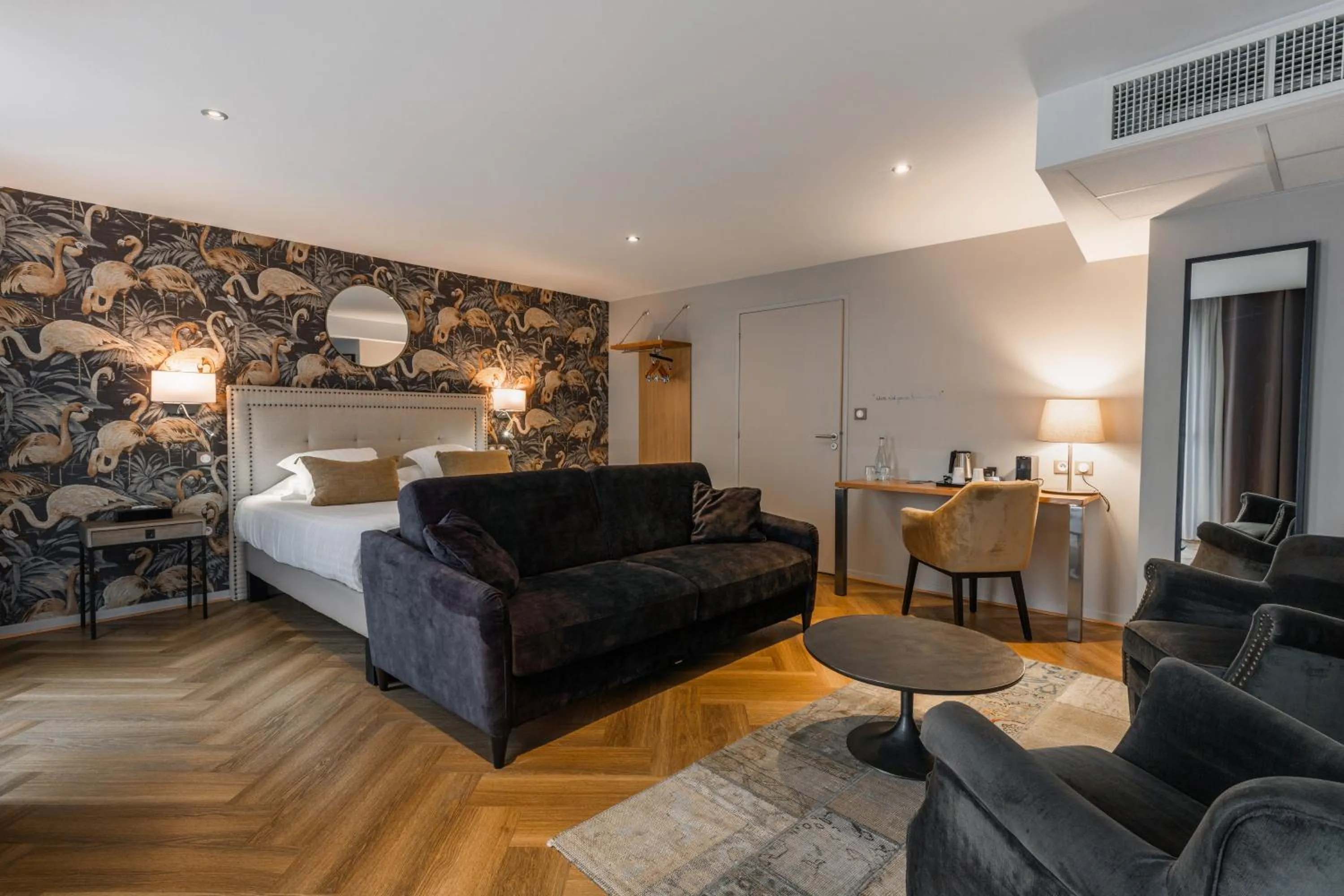 Large Suite in Edgar Hôtel & Spa - Table Gastronomique