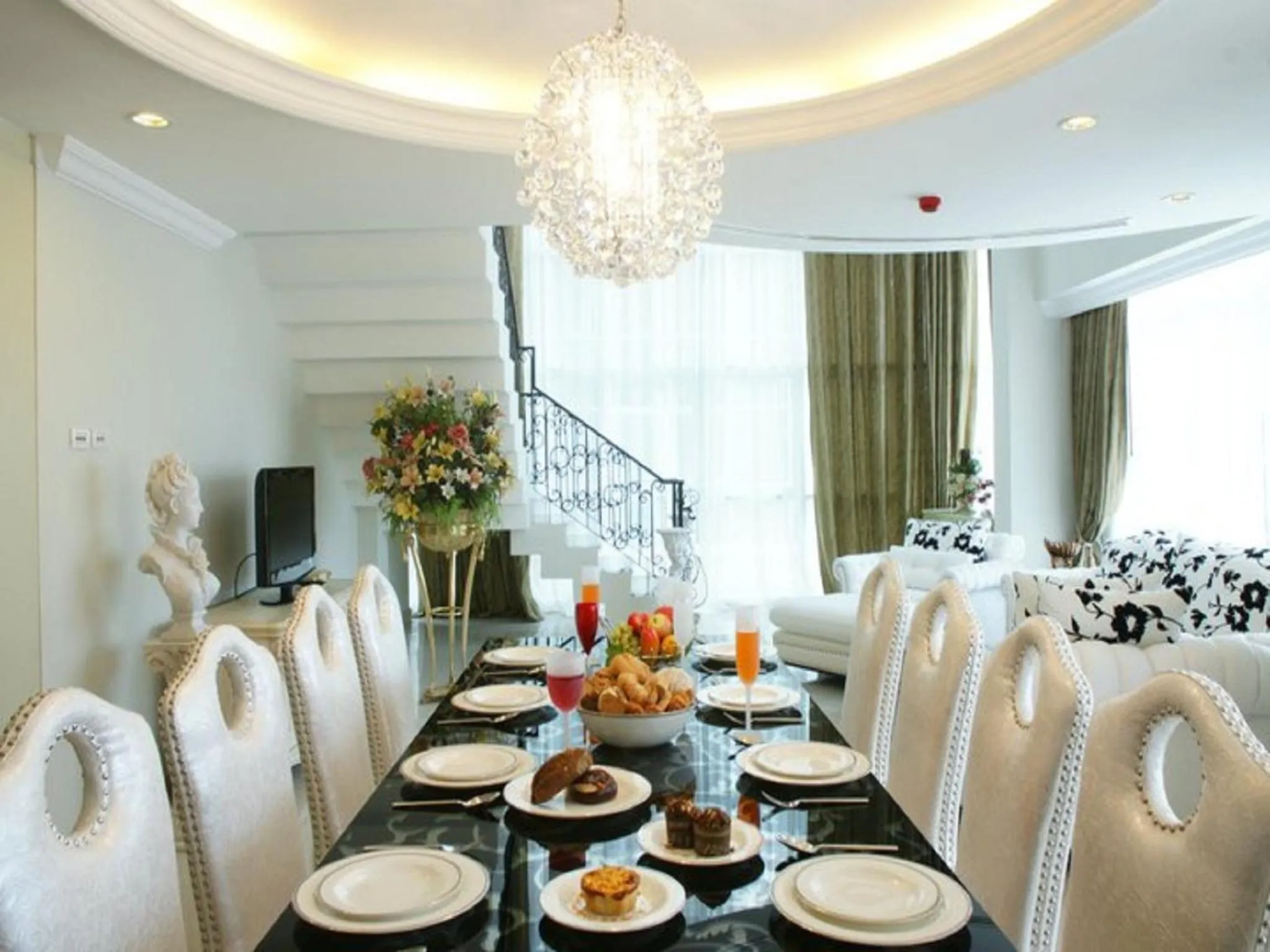 Duplex Three-Bedroom Suite in LK Legend