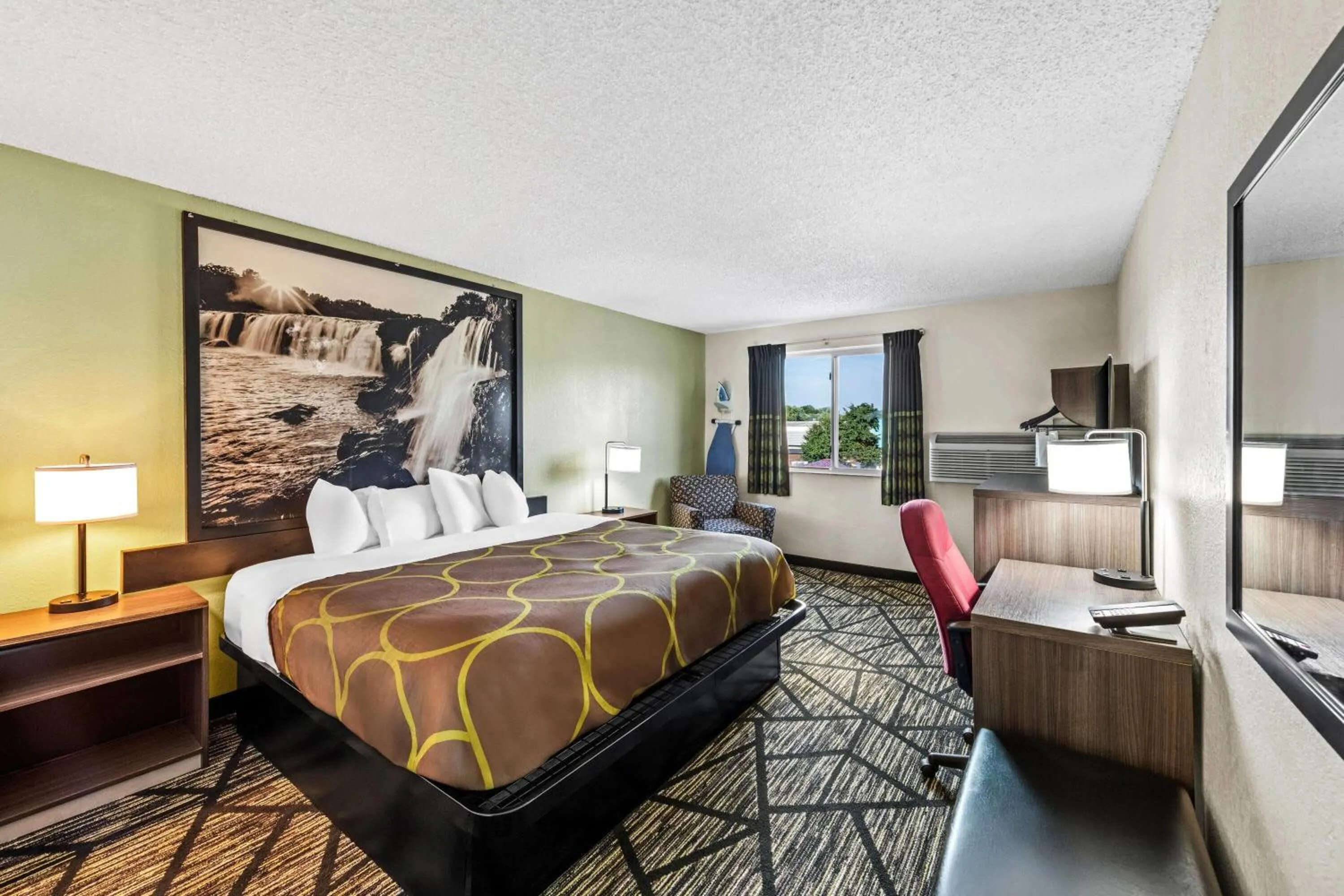 King Room- Non-Smoking in Super 8 by Wyndham Independence Kansas City