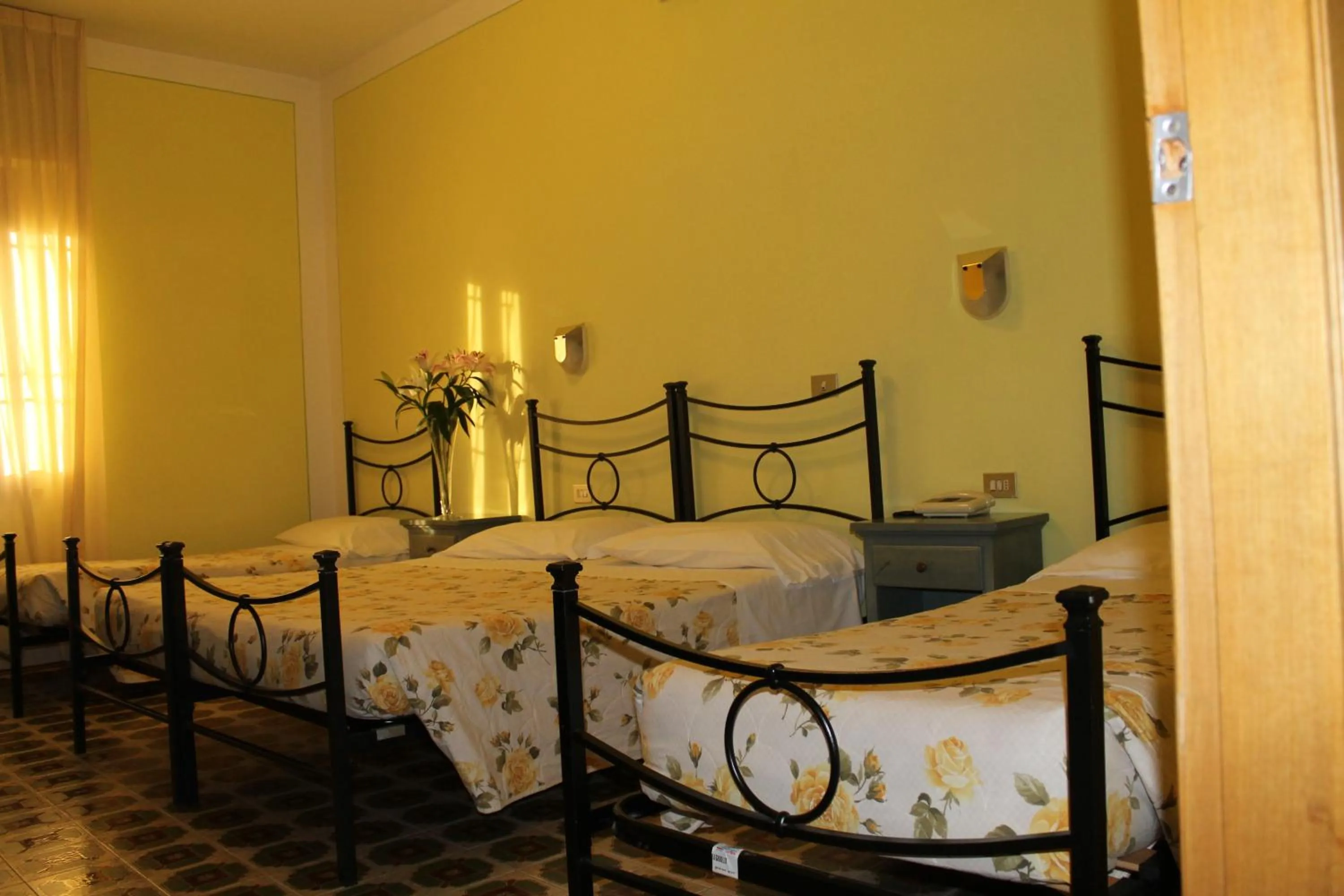 Standard Quadruple Room in Hotel Ismaele