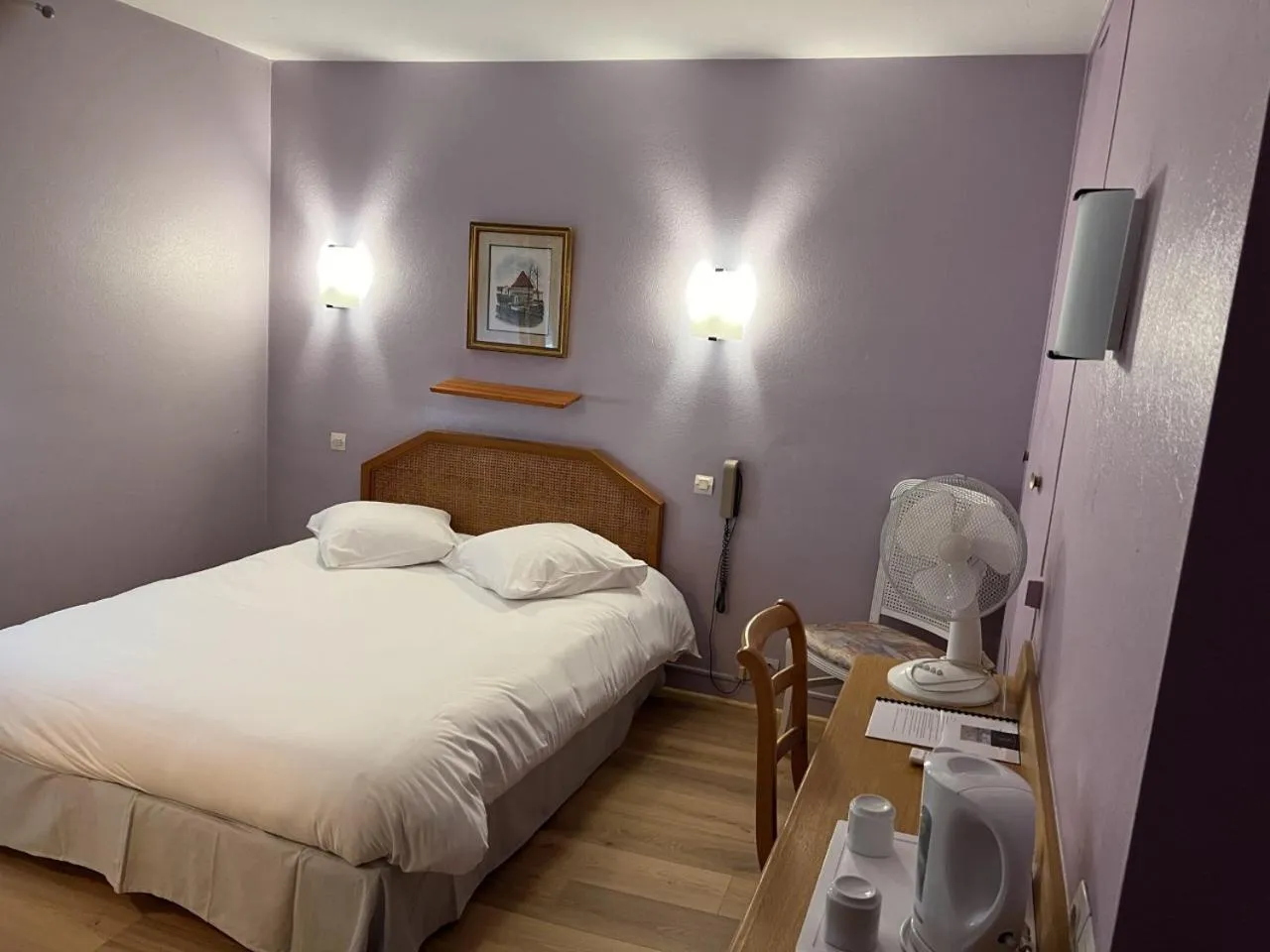 Budget Single Room in Hostellerie Au rendez-vous des amis