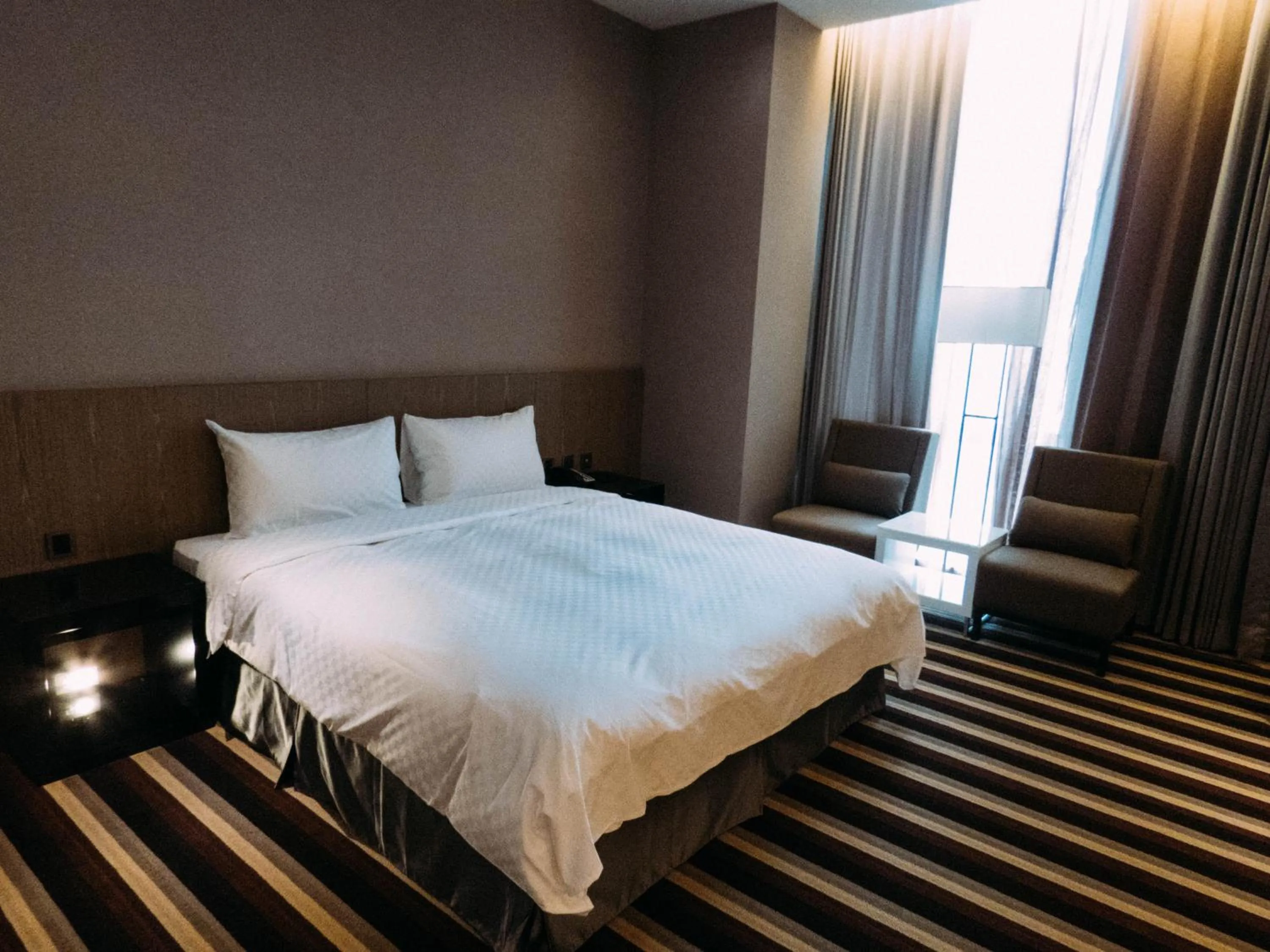 Standard Queen Room in Grand Royal Hotel